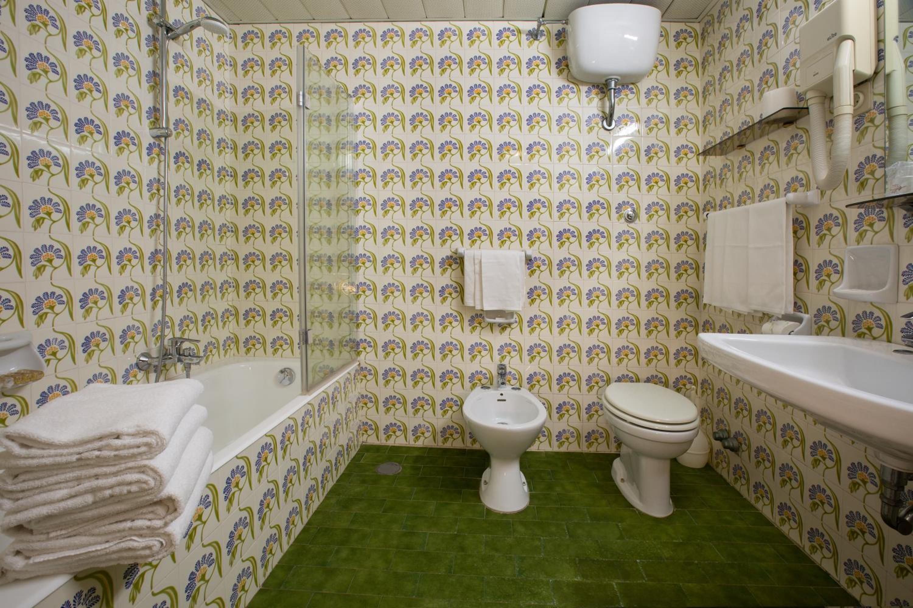 Quadruple Room with Sea View - Photo 22