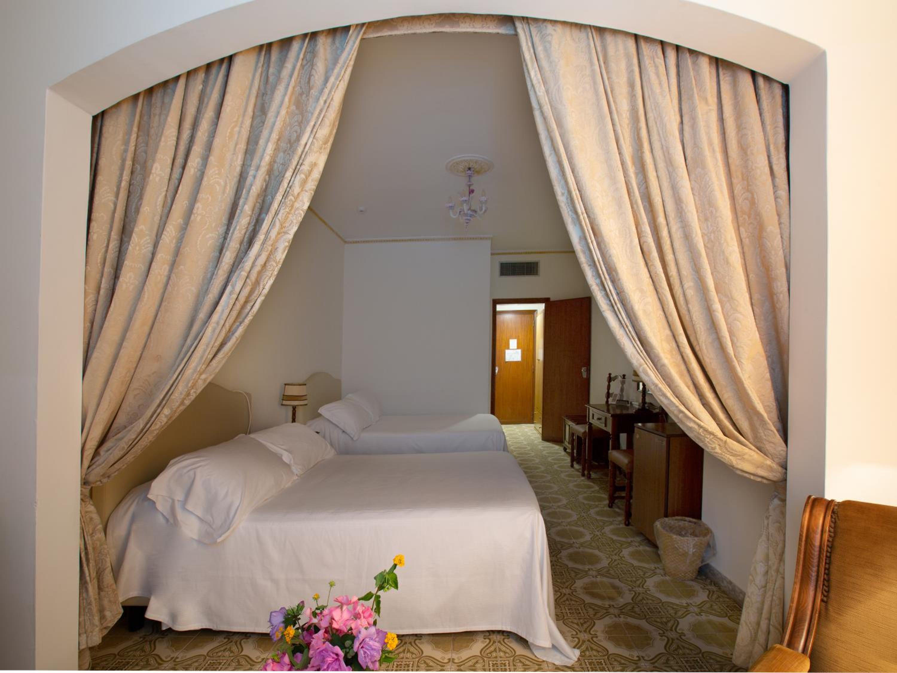 Quadruple Room with Sea View - Photo 34