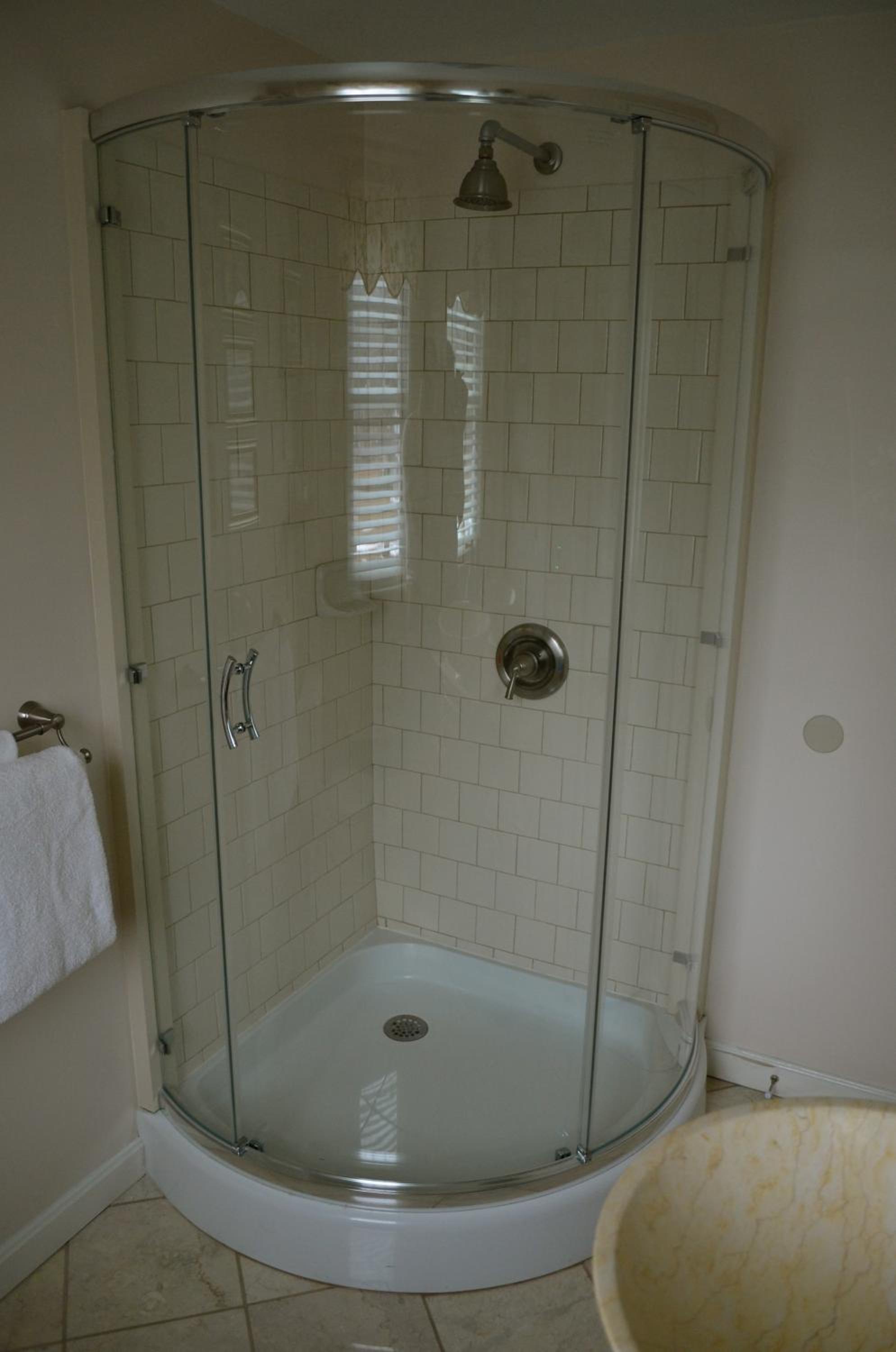 King Suite with Private Bathroom photo 3