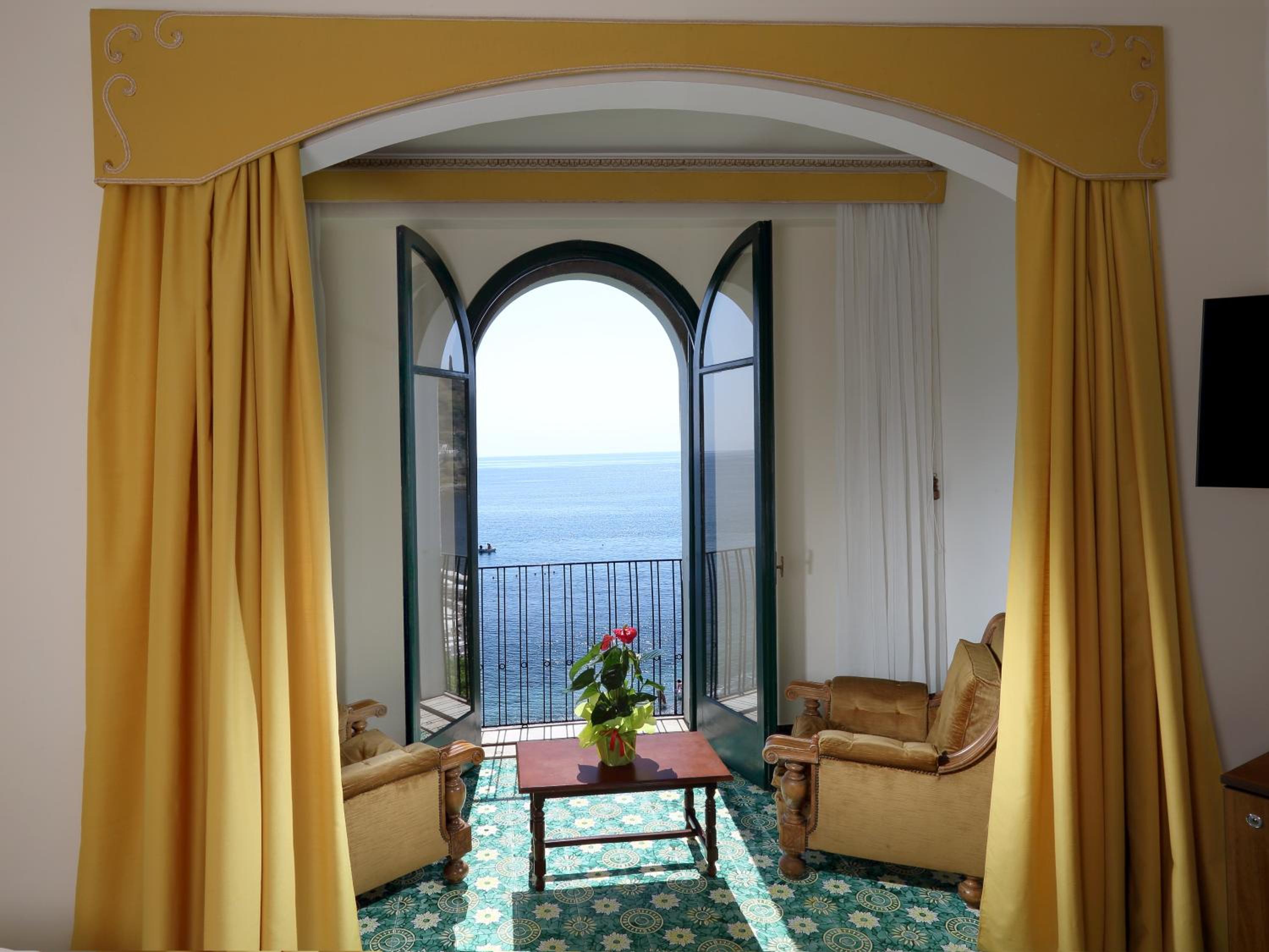Quadruple Room with Sea View - Photo 6