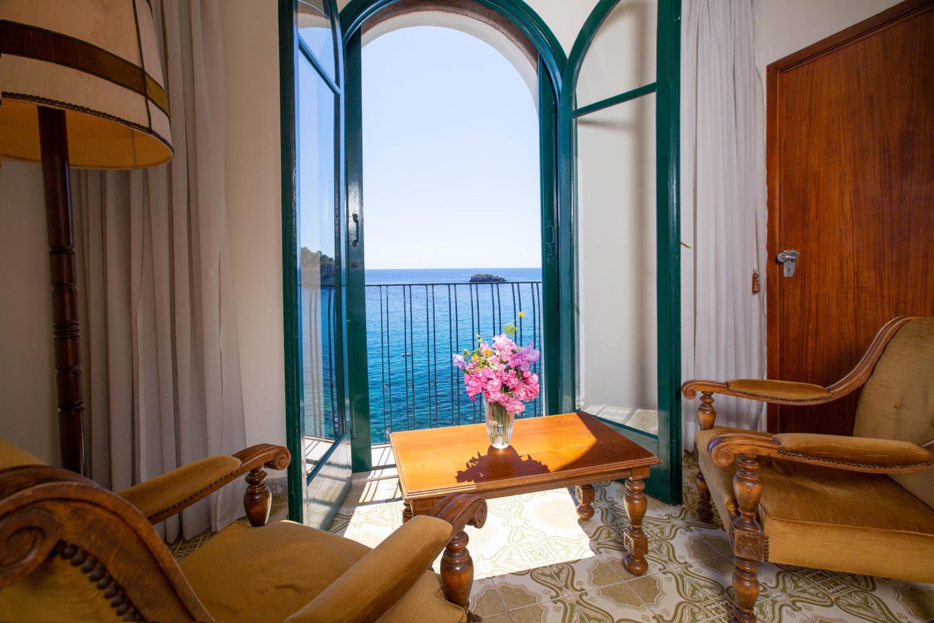Quadruple Room with Sea View - Photo 5
