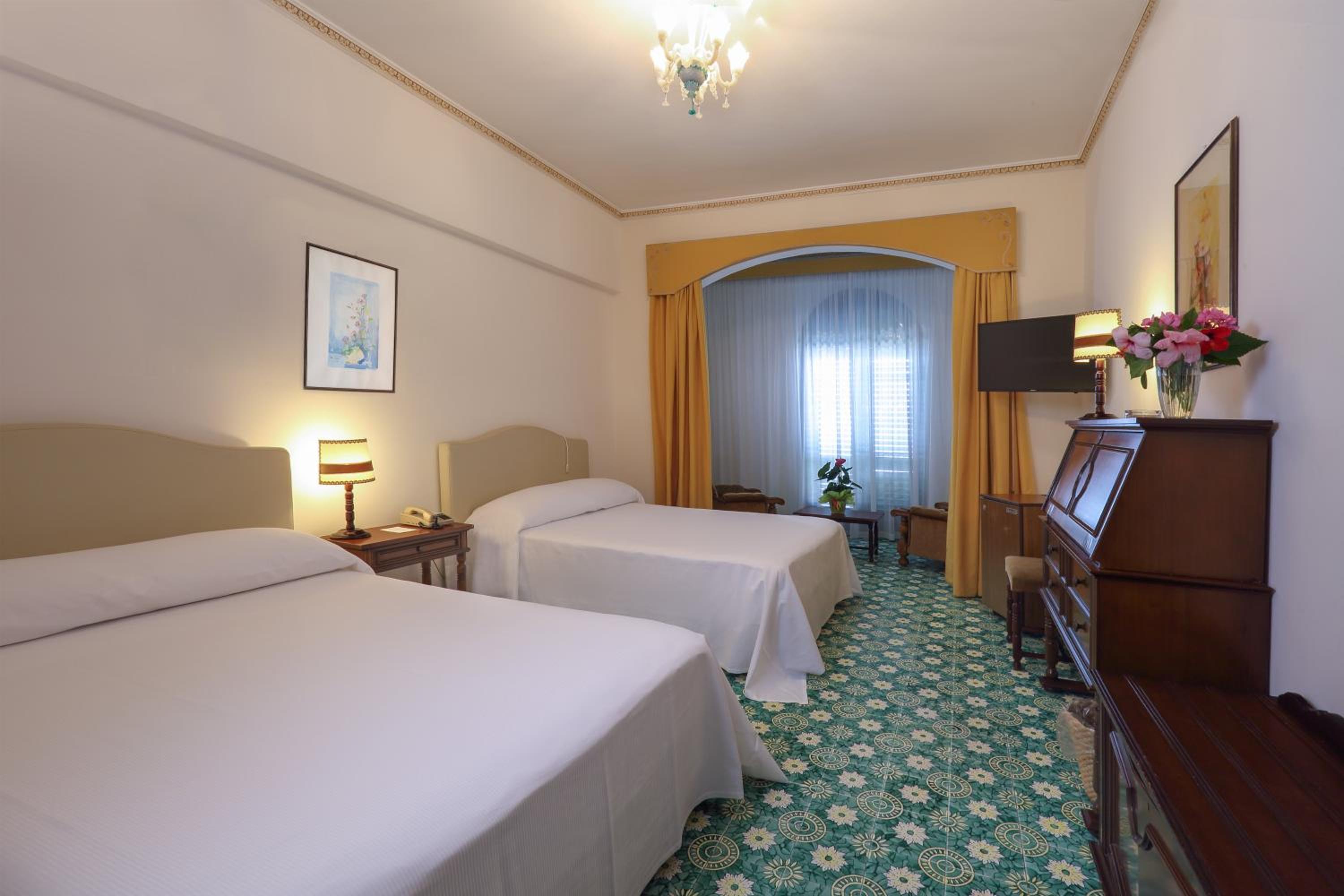 Quadruple Room with Sea View - Photo 1