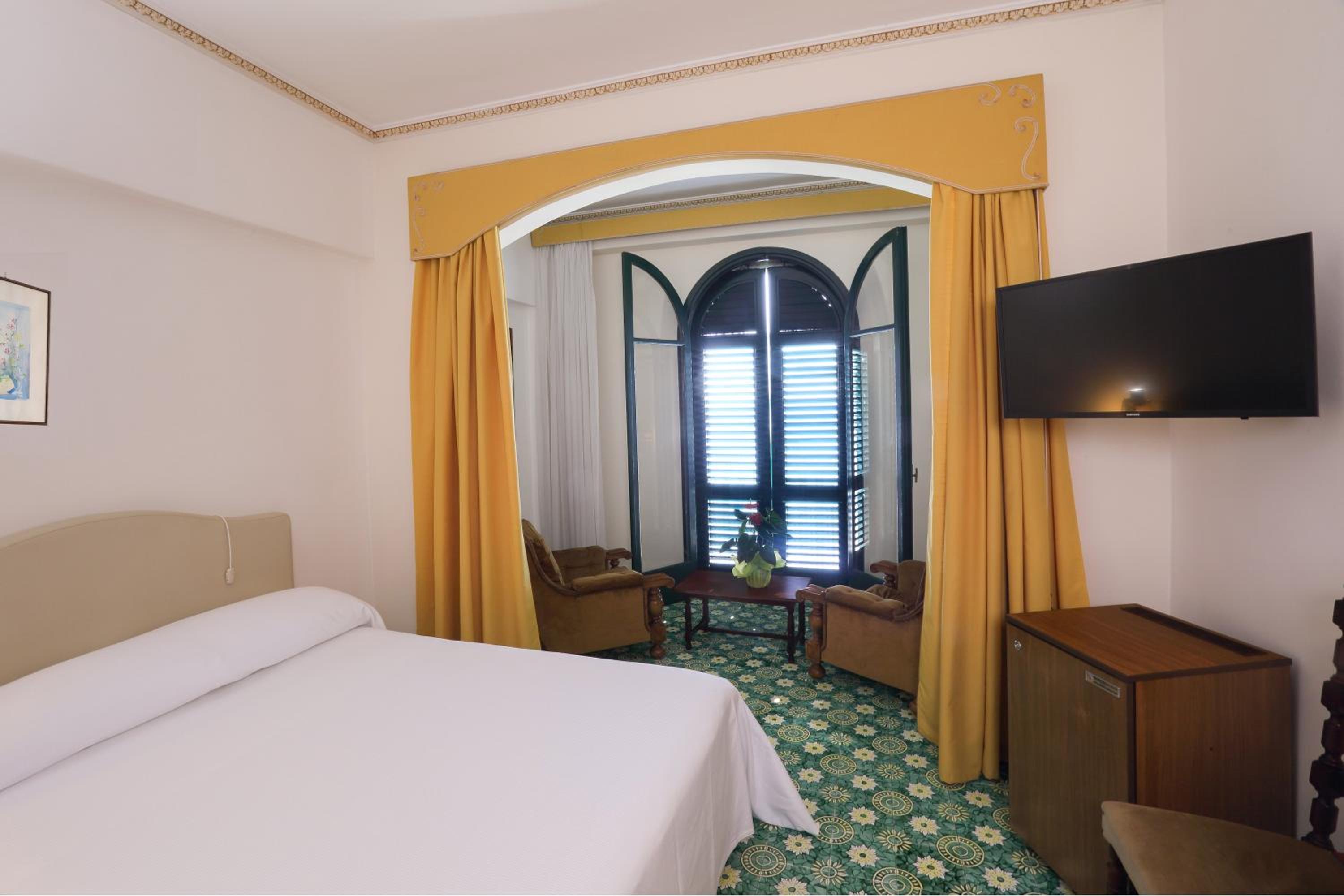Quadruple Room with Sea View - Photo 37