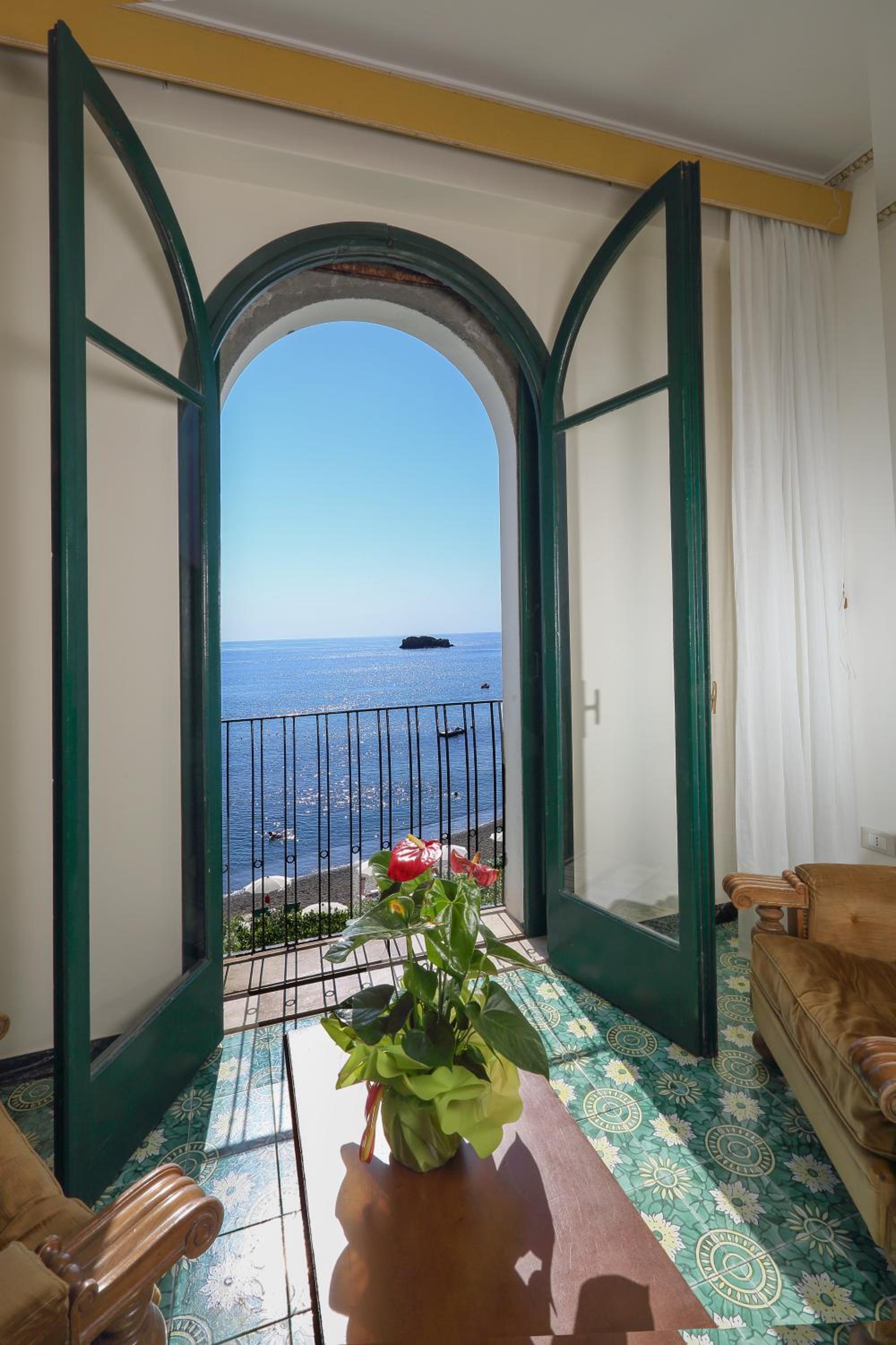 Quadruple Room with Sea View - Photo 7