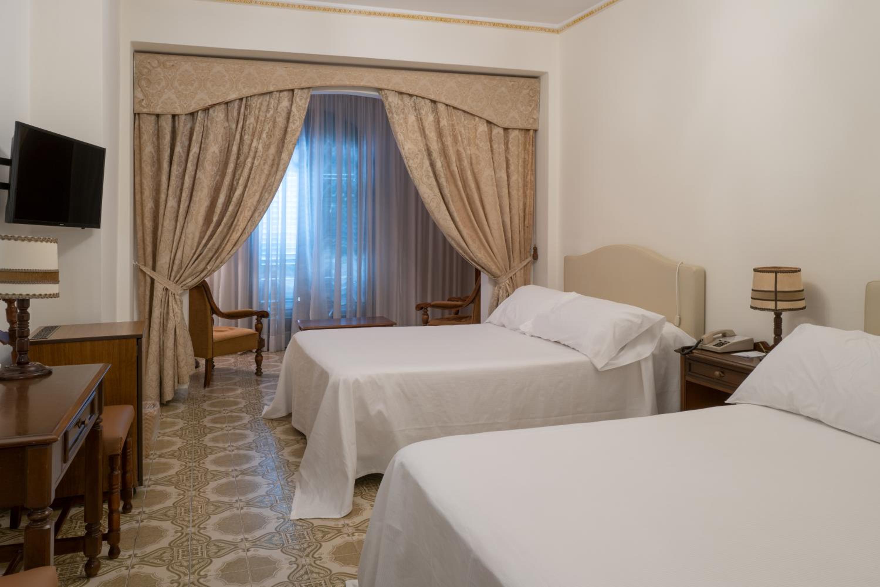 Triple Room with Sea View - Photo 6