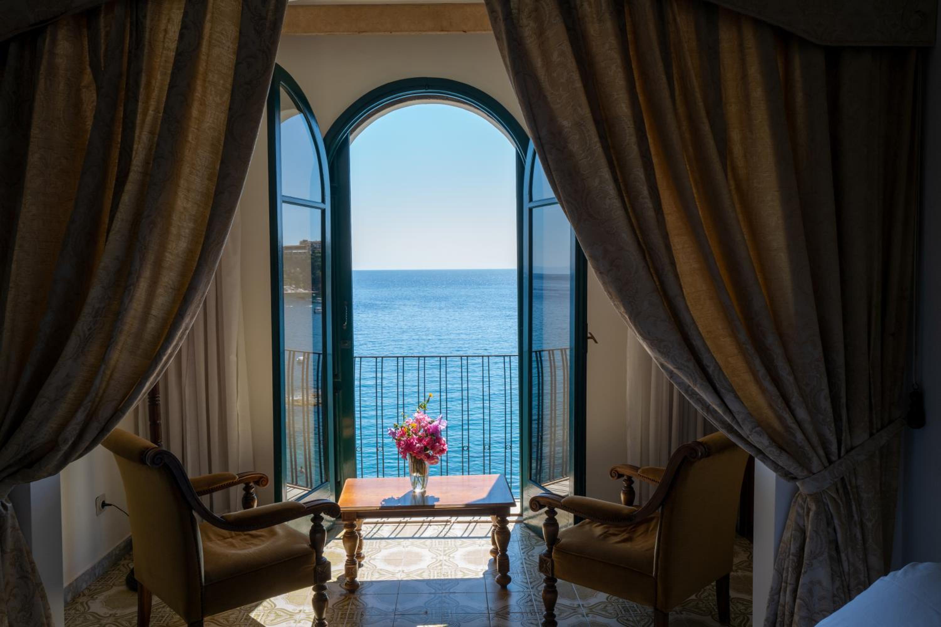 Quadruple Room with Sea View - Photo 9