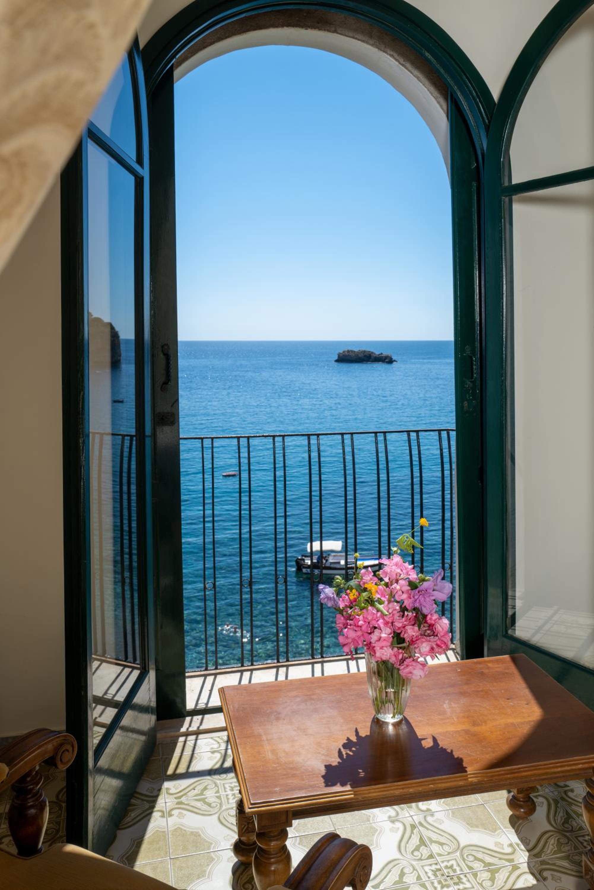 Quadruple Room with Sea View - Photo 10