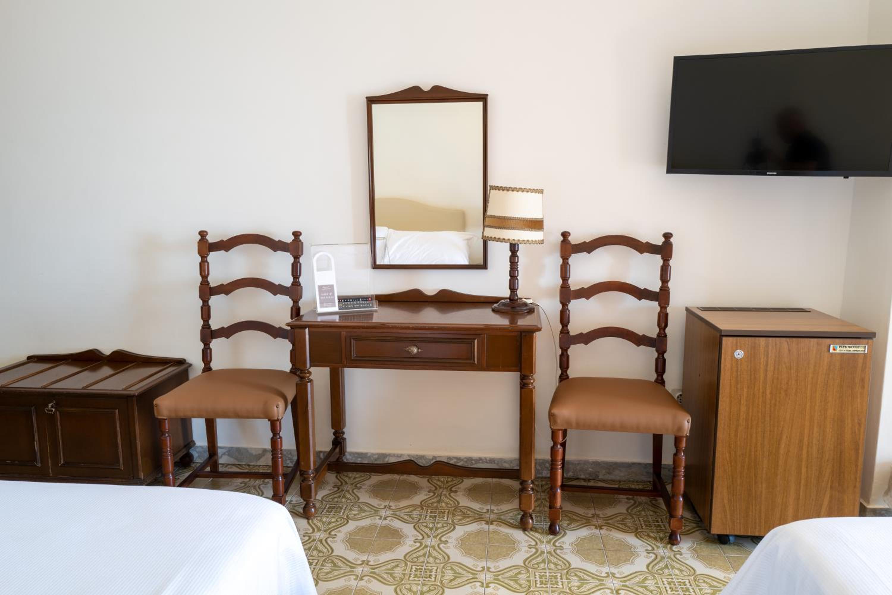 Quadruple Room with Sea View - Photo 15