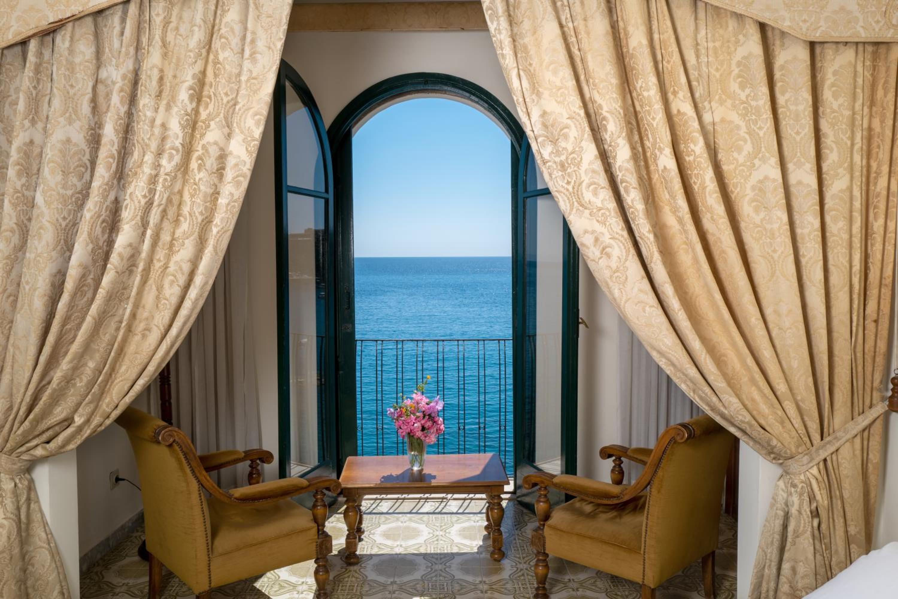 Quadruple Room with Sea View - Photo 8