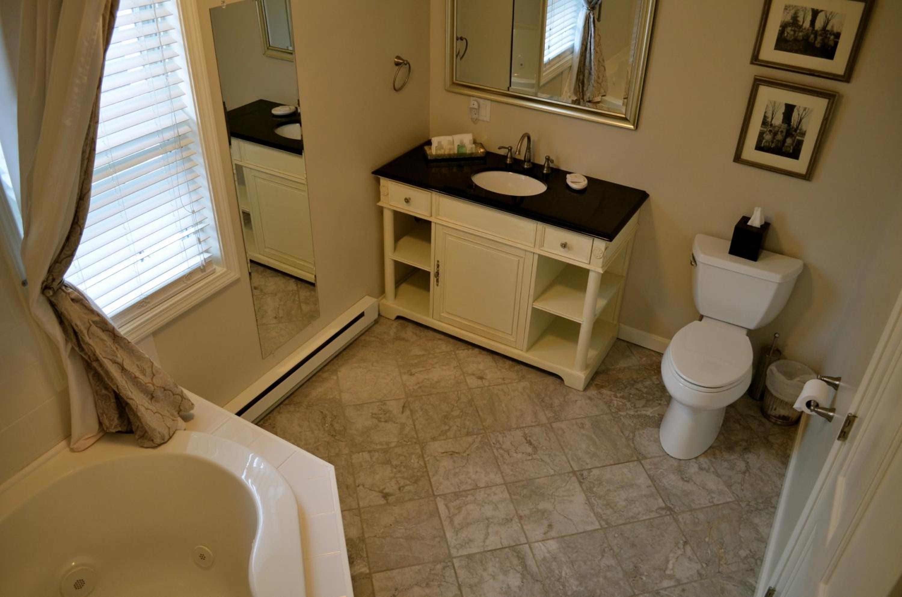 Standard Queen Room With Private bathroom photo 3