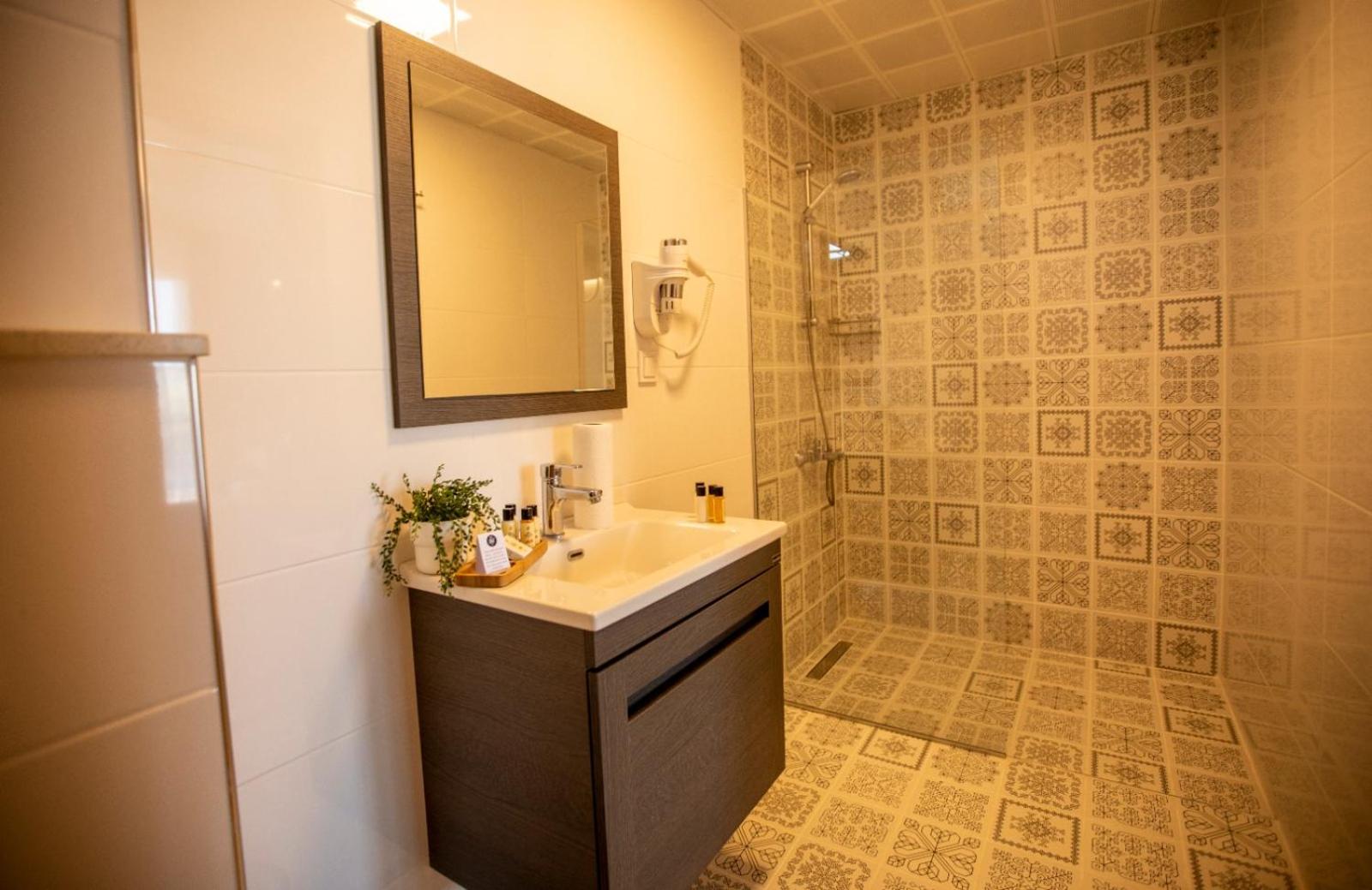 Family Suite - Photo 16