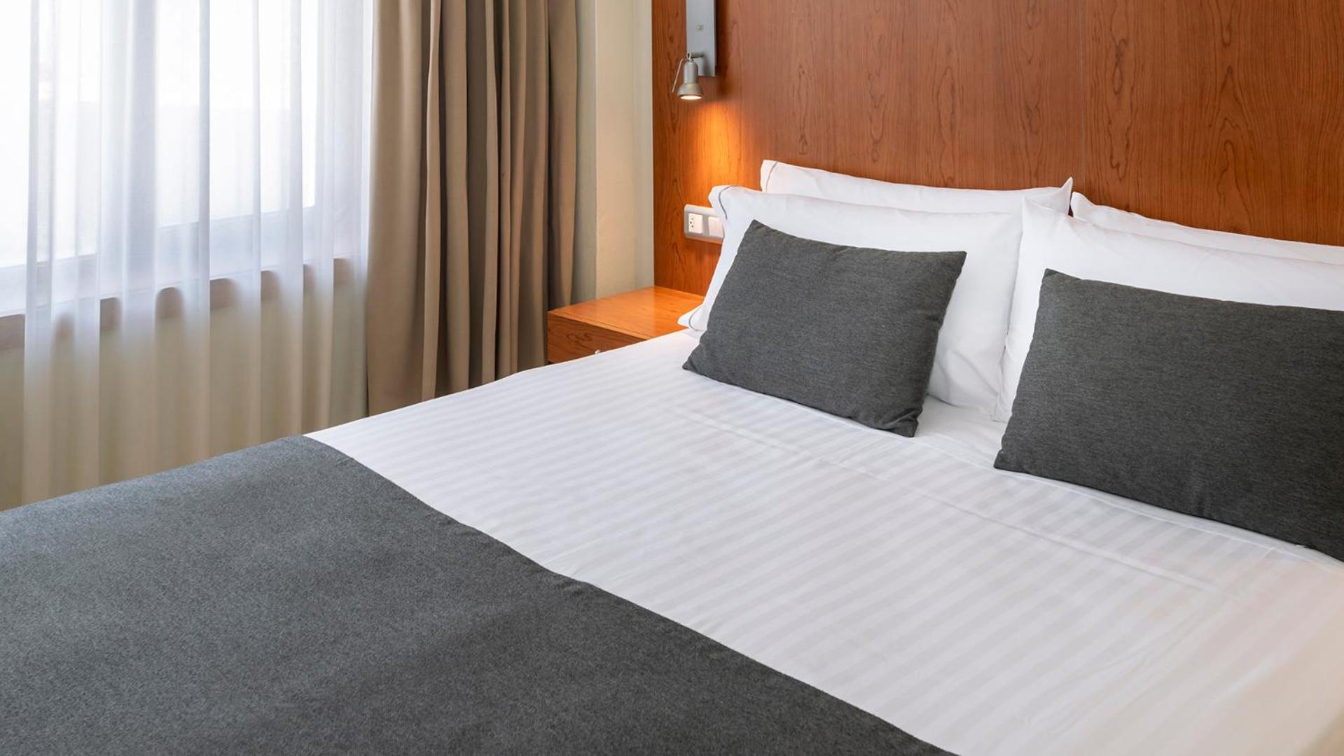 Double or Twin Room - Photo 5