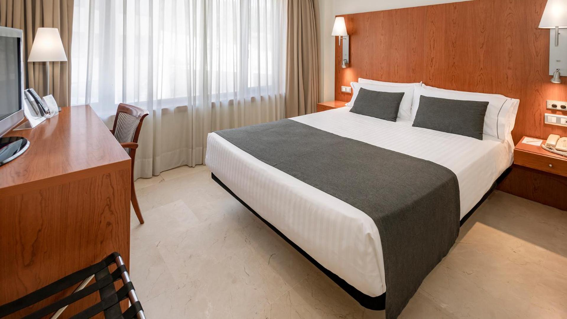 Double or Twin Room - Photo 7