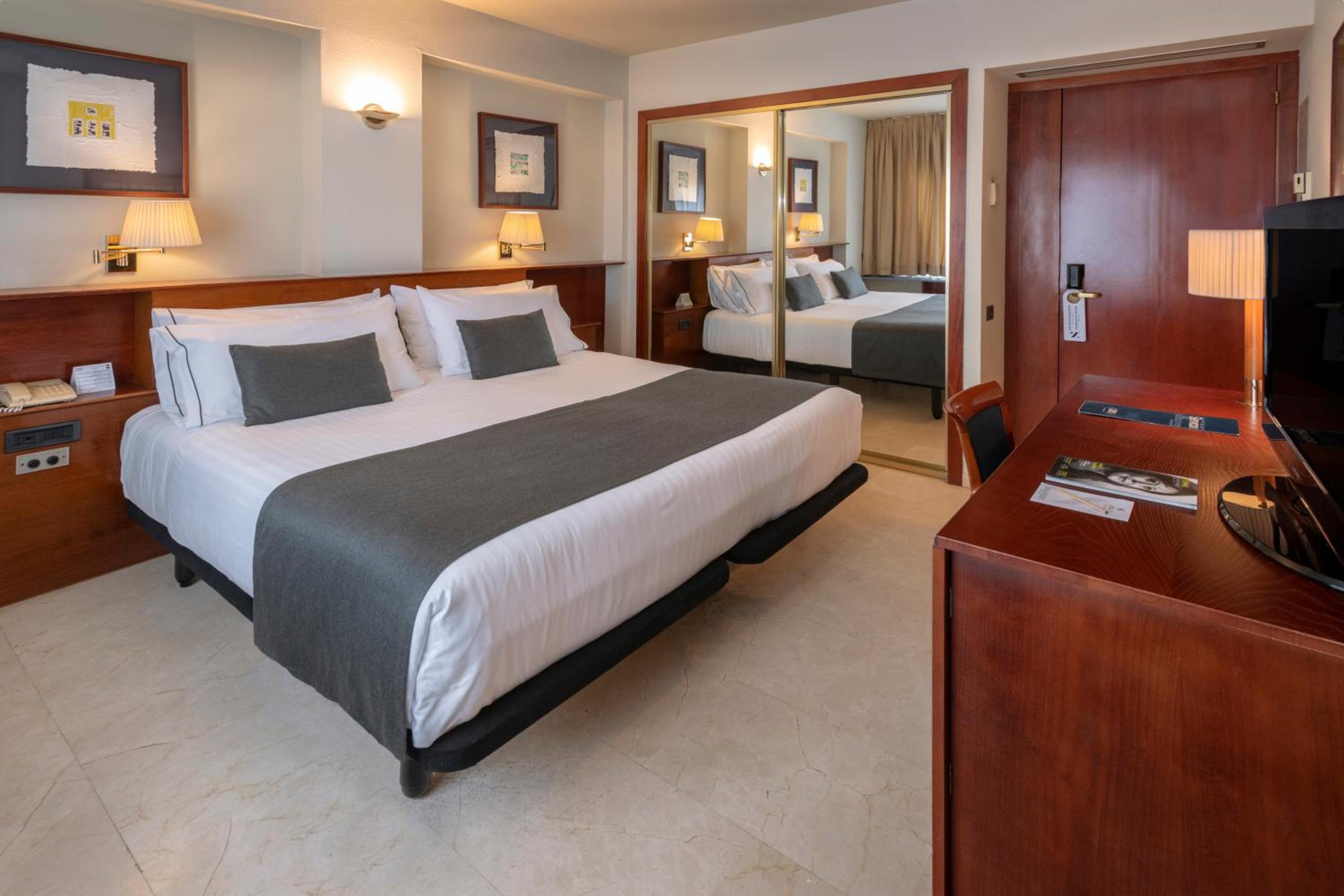 Double or Twin Room - Photo 6
