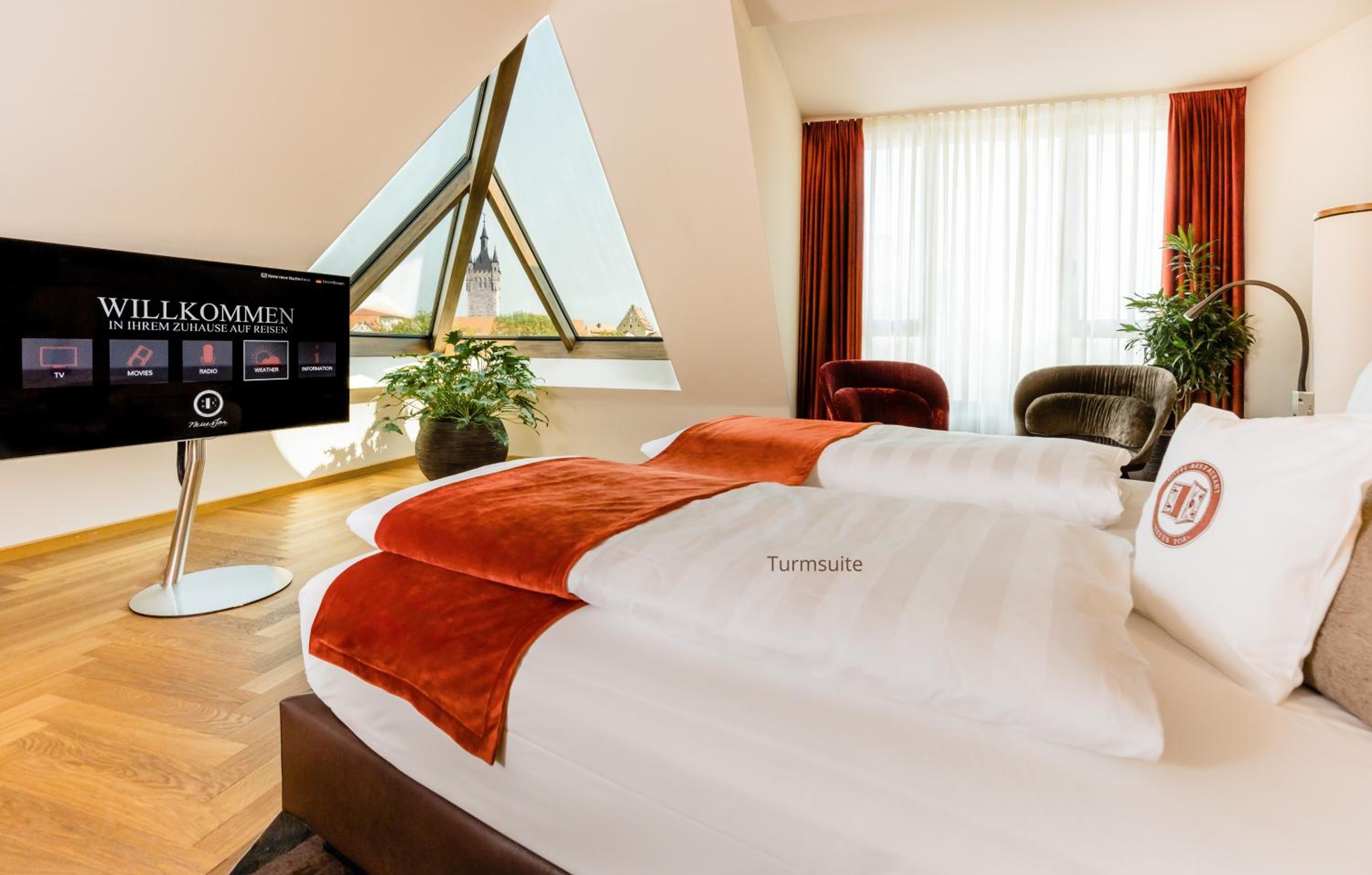 Suite - Photo 8