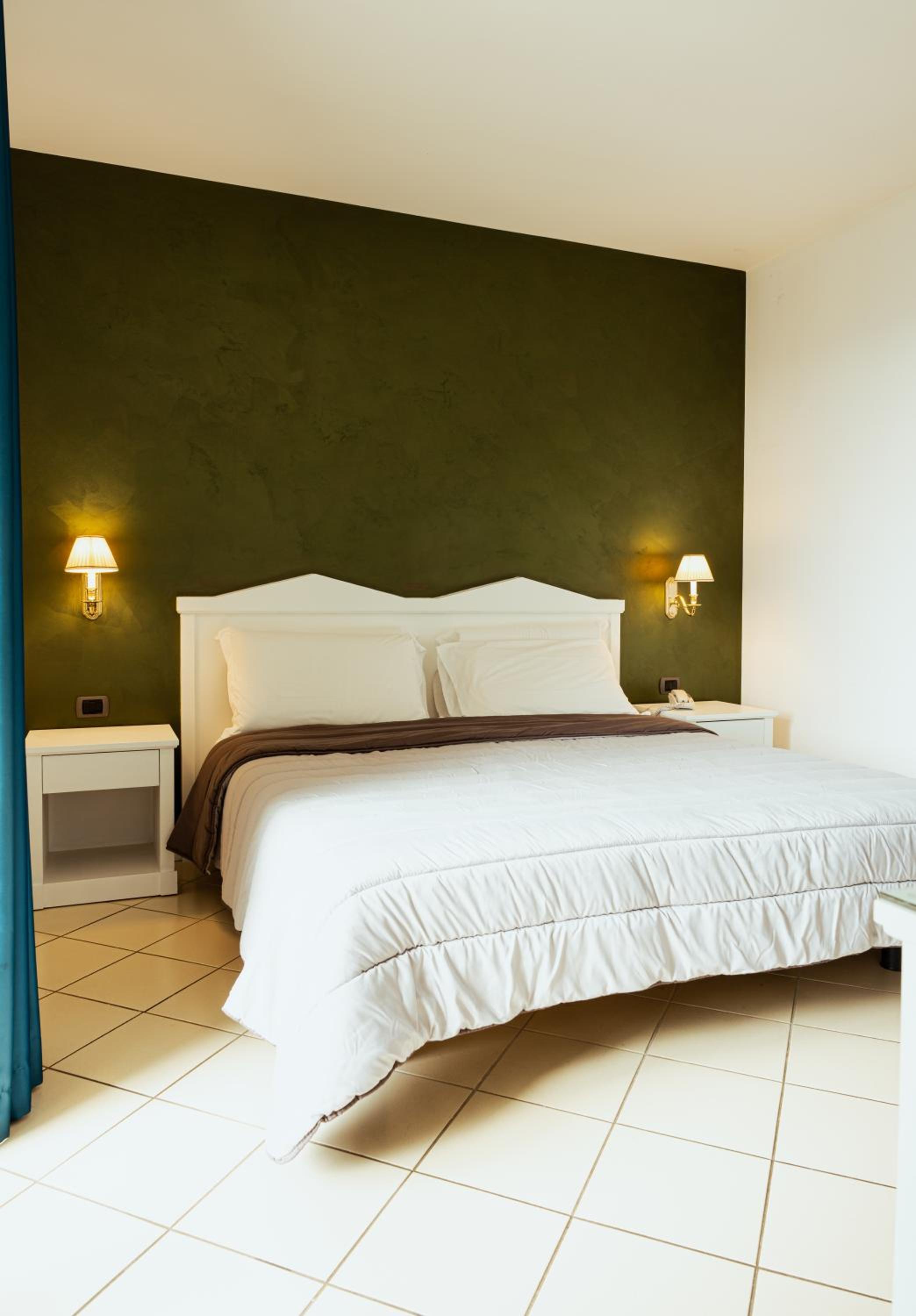 Double Room with Balcony - Photo 1
