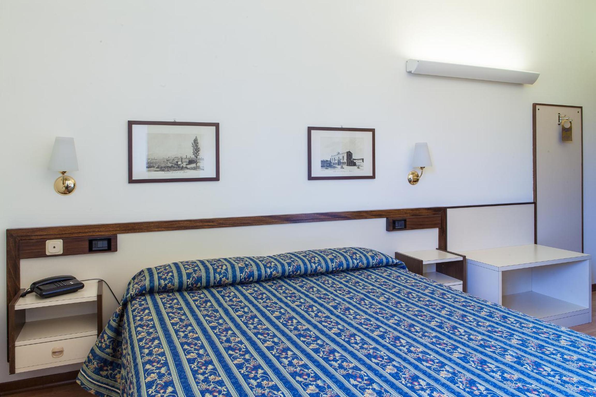 Double Room - Photo 5
