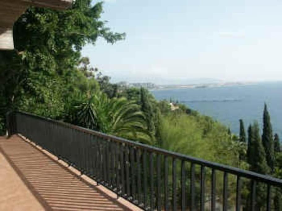 Villa photo 2