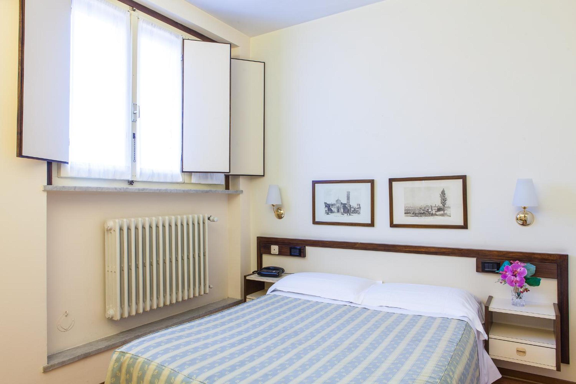 Double Room - Photo 17