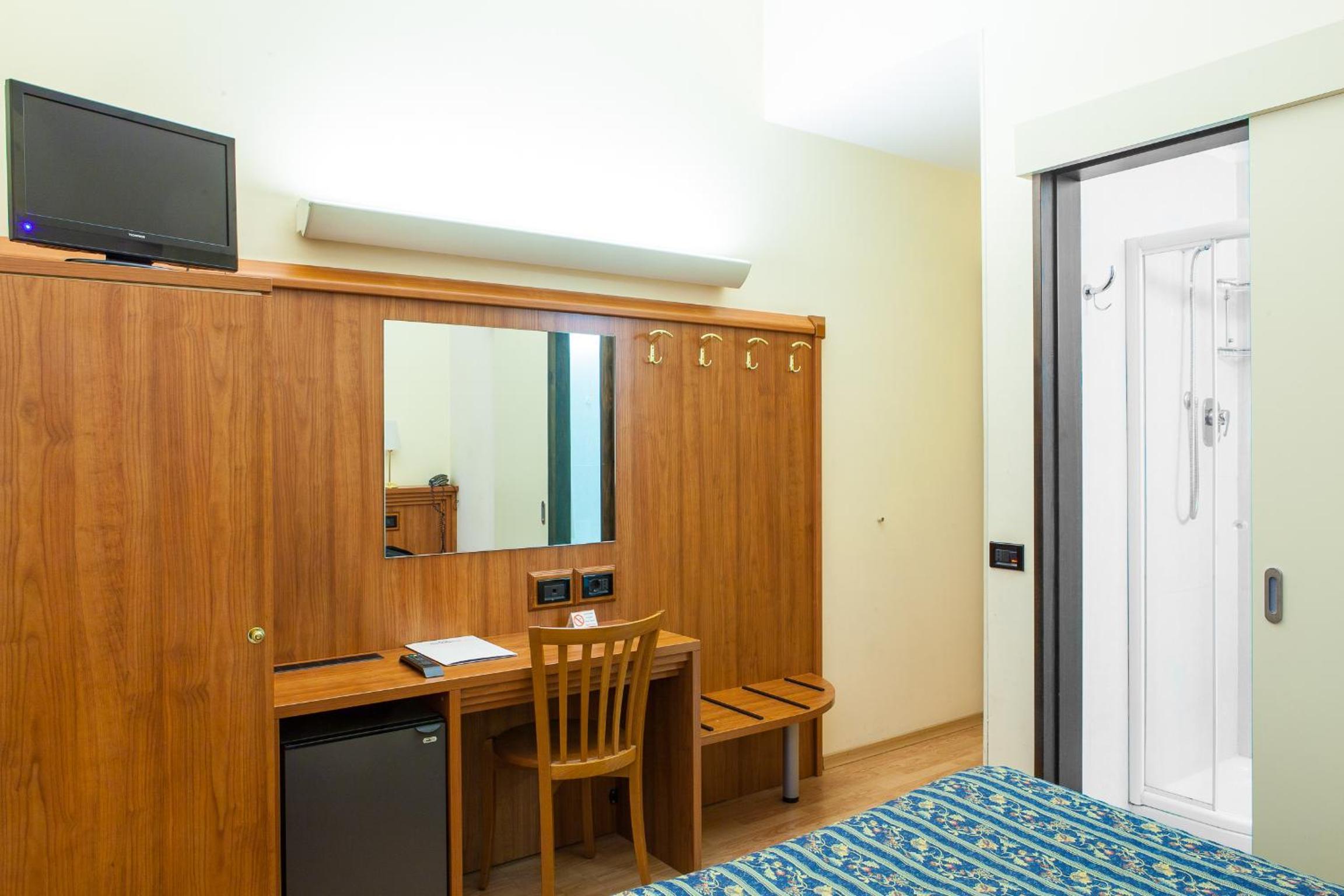 Double Room - Photo 14