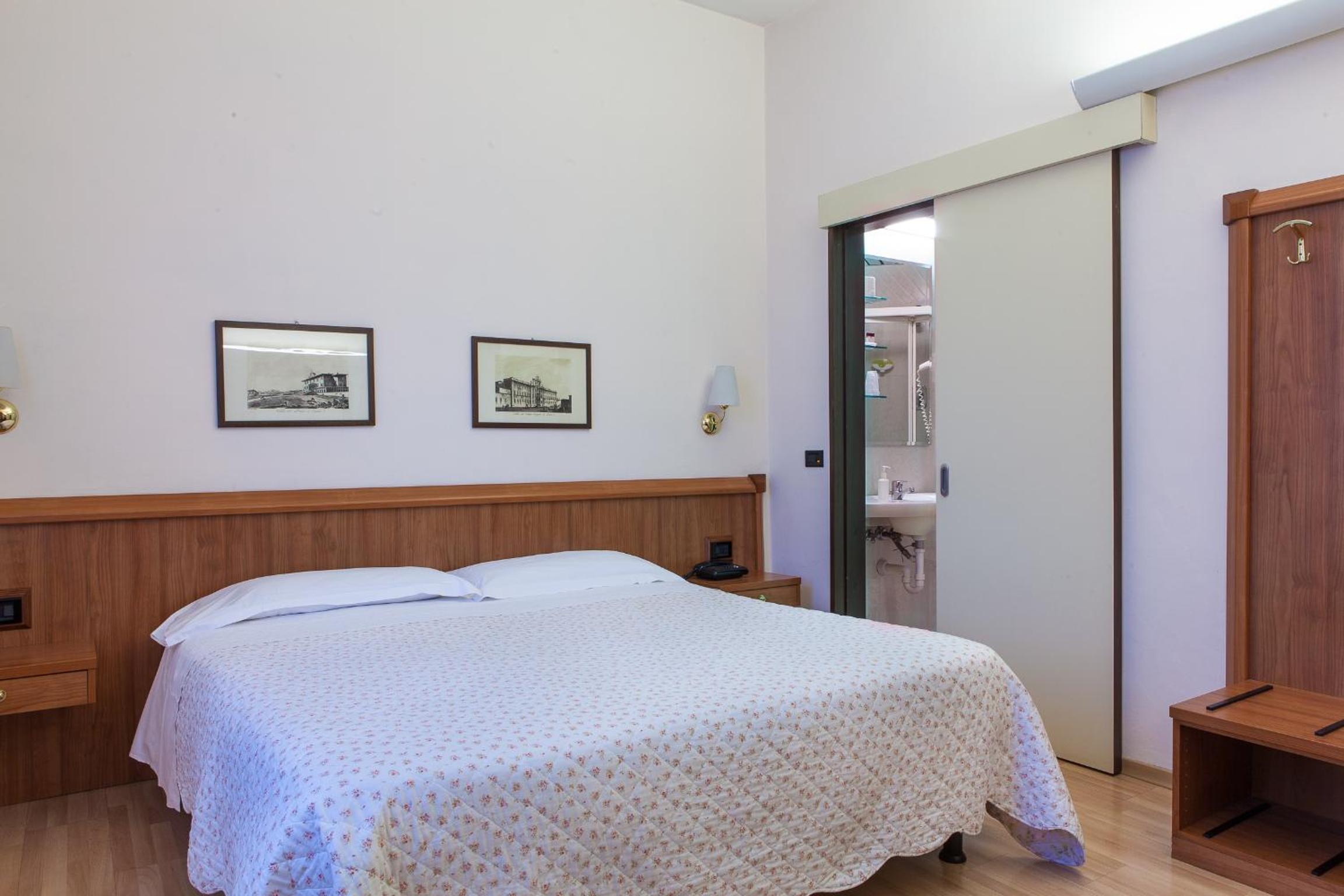 Double Room - Photo 11