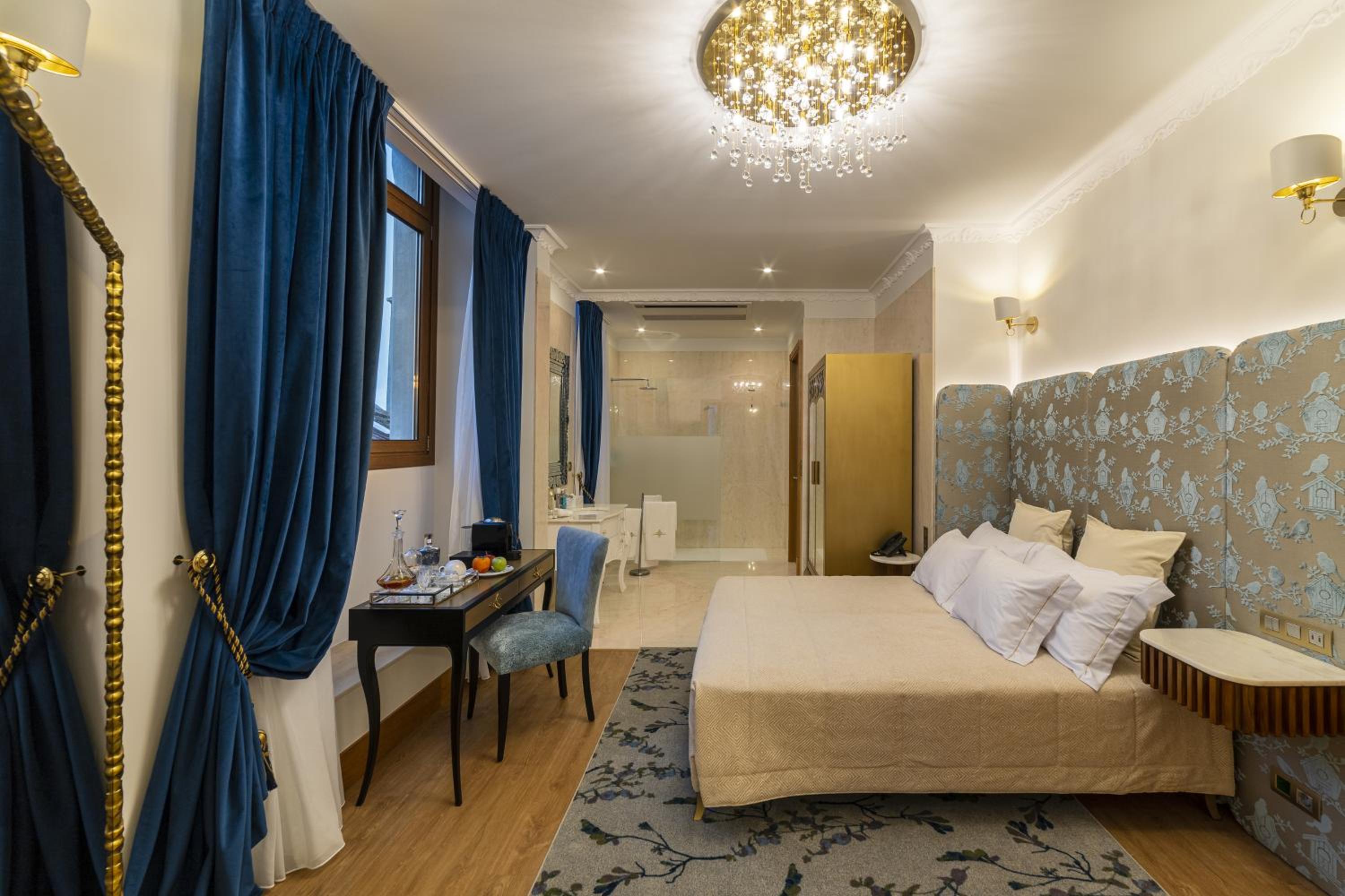 Deluxe Room - Photo 2