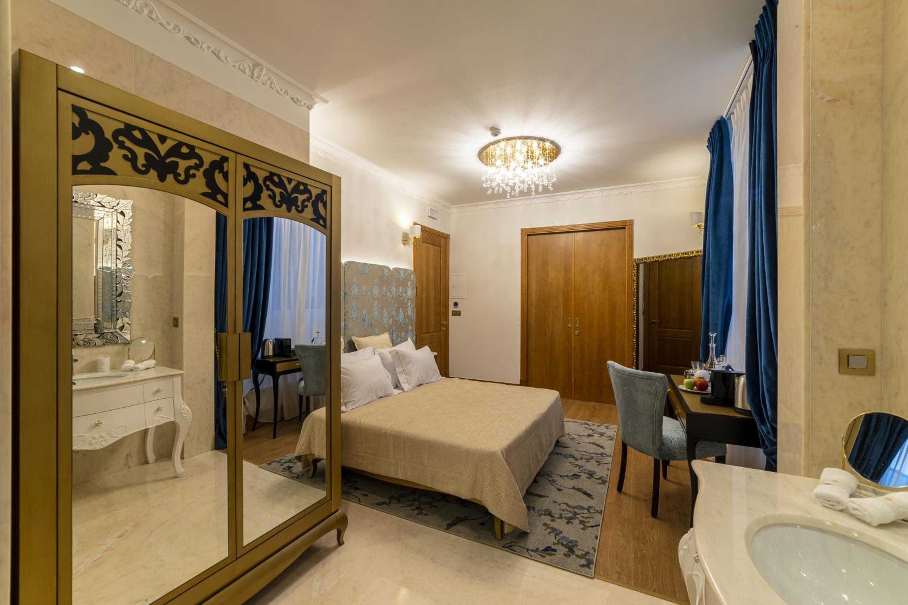 Deluxe Room - Photo 3
