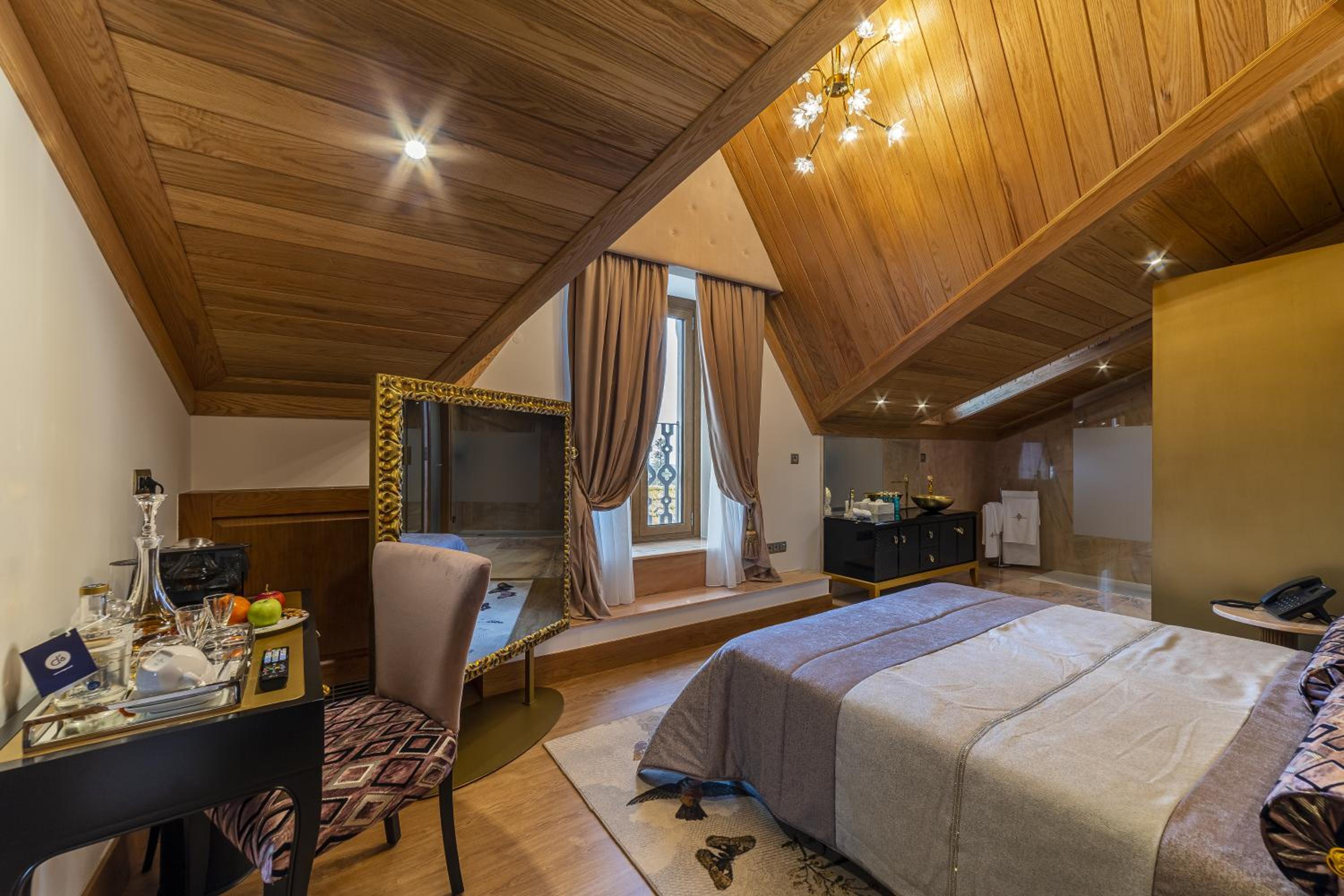 Deluxe Room - Photo 4