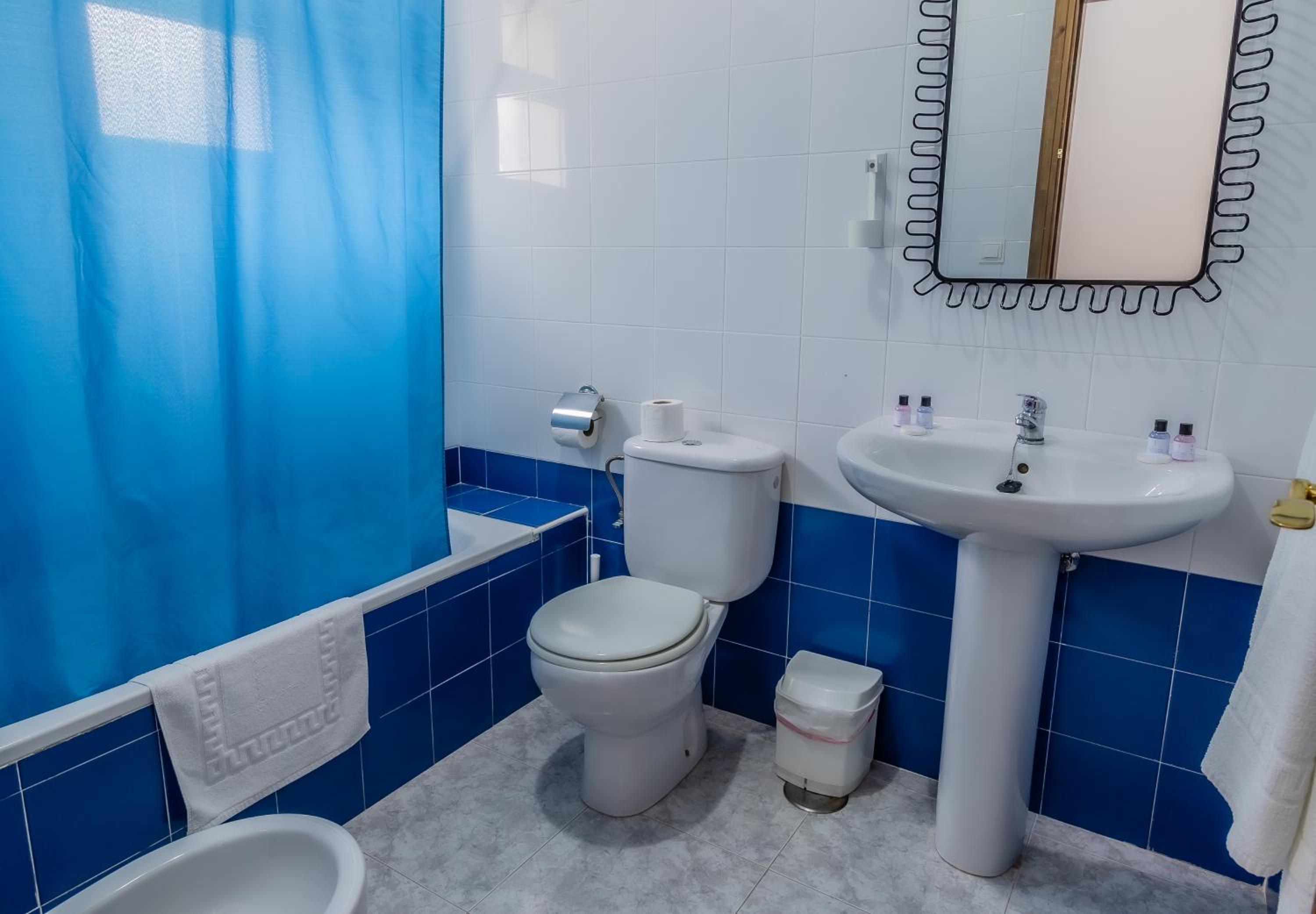 Double Room - Photo 7