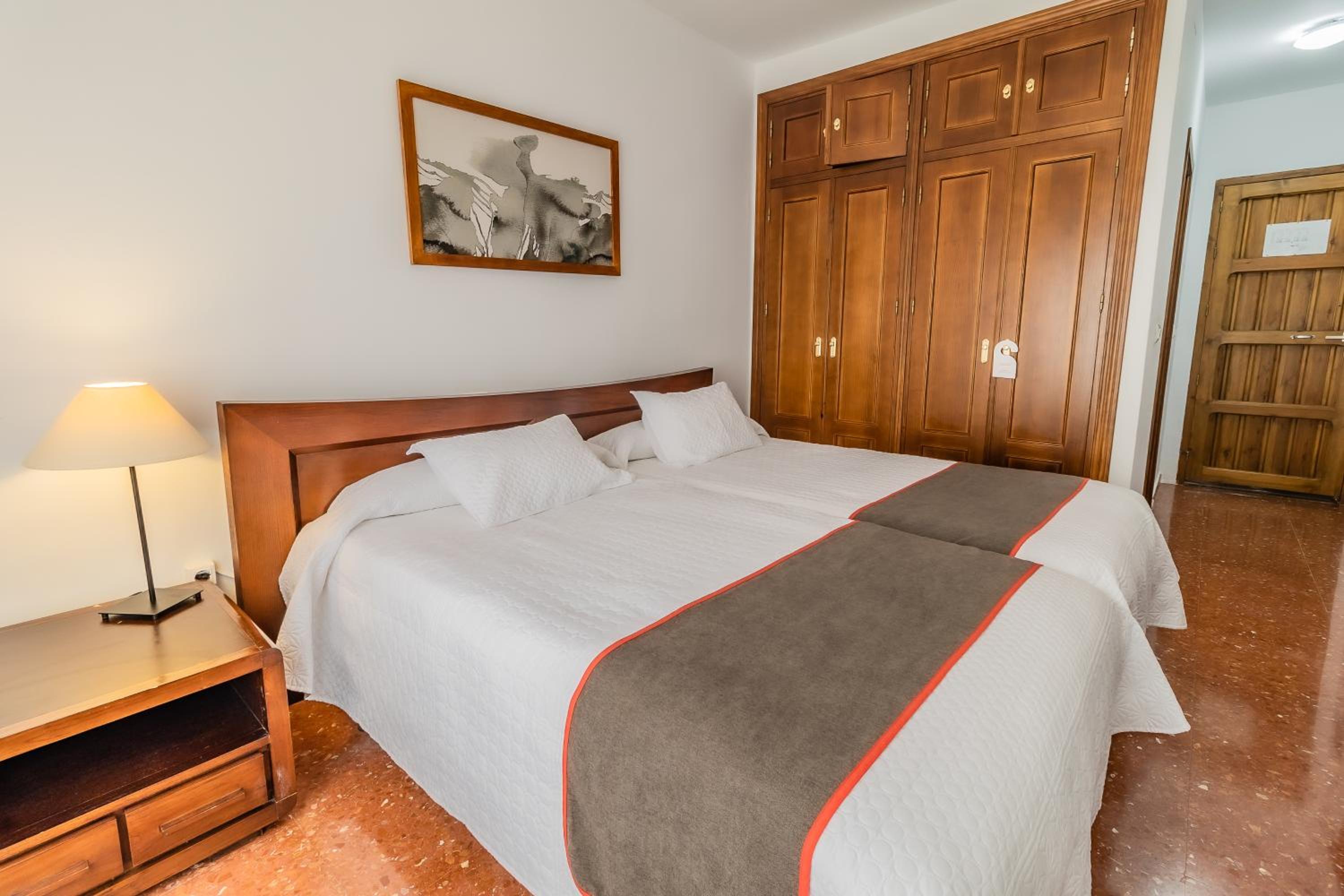 Twin Room - Photo 1