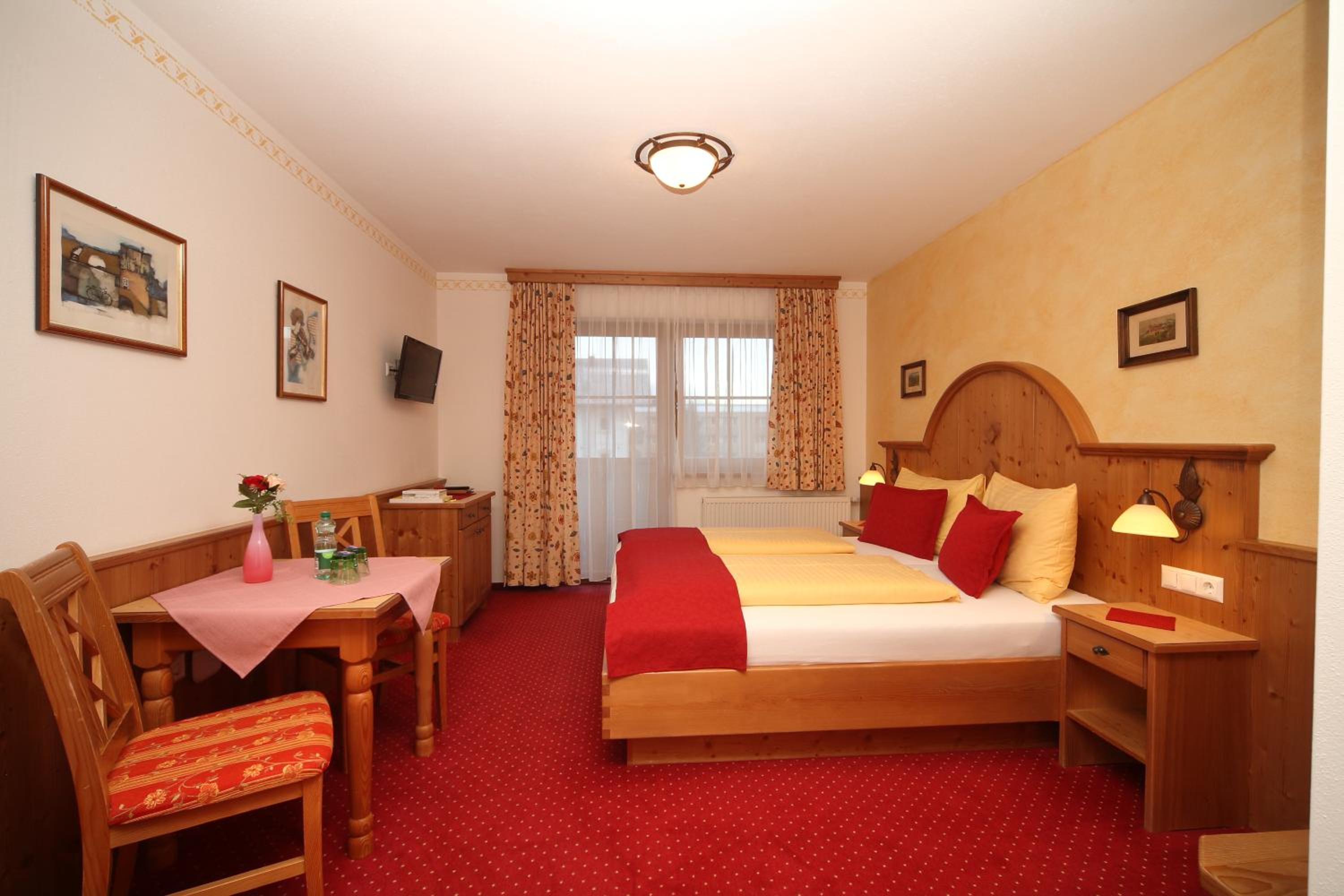 Double Room with Balcony - Photo 1