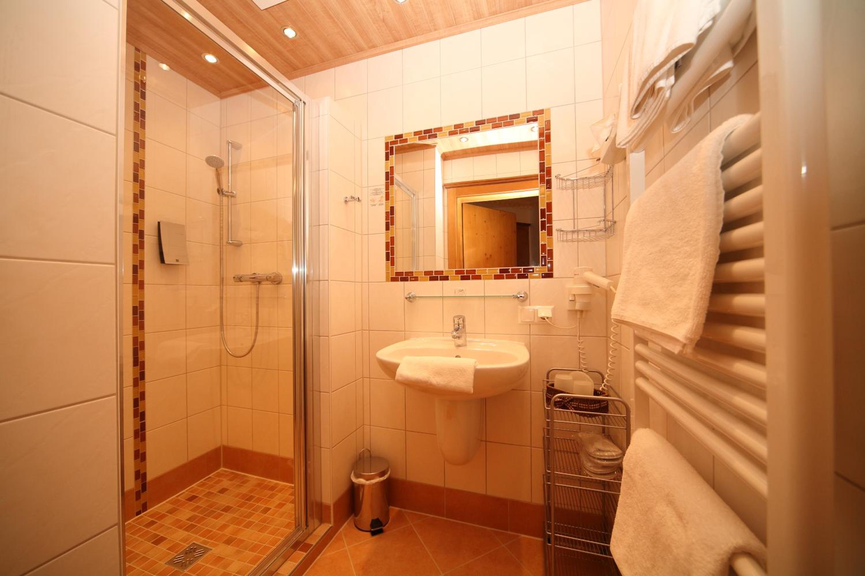 Double Room with Balcony - Photo 2