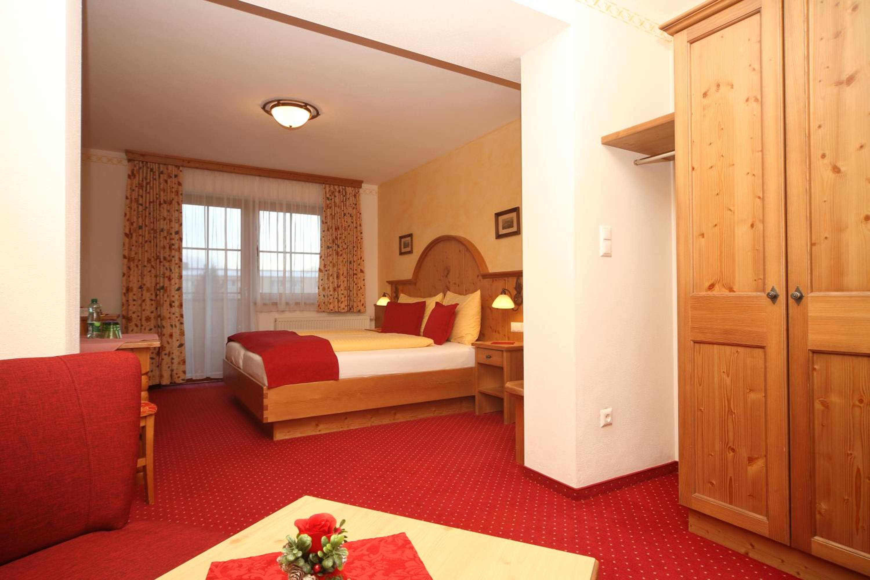 Double Room with Balcony - Photo 5