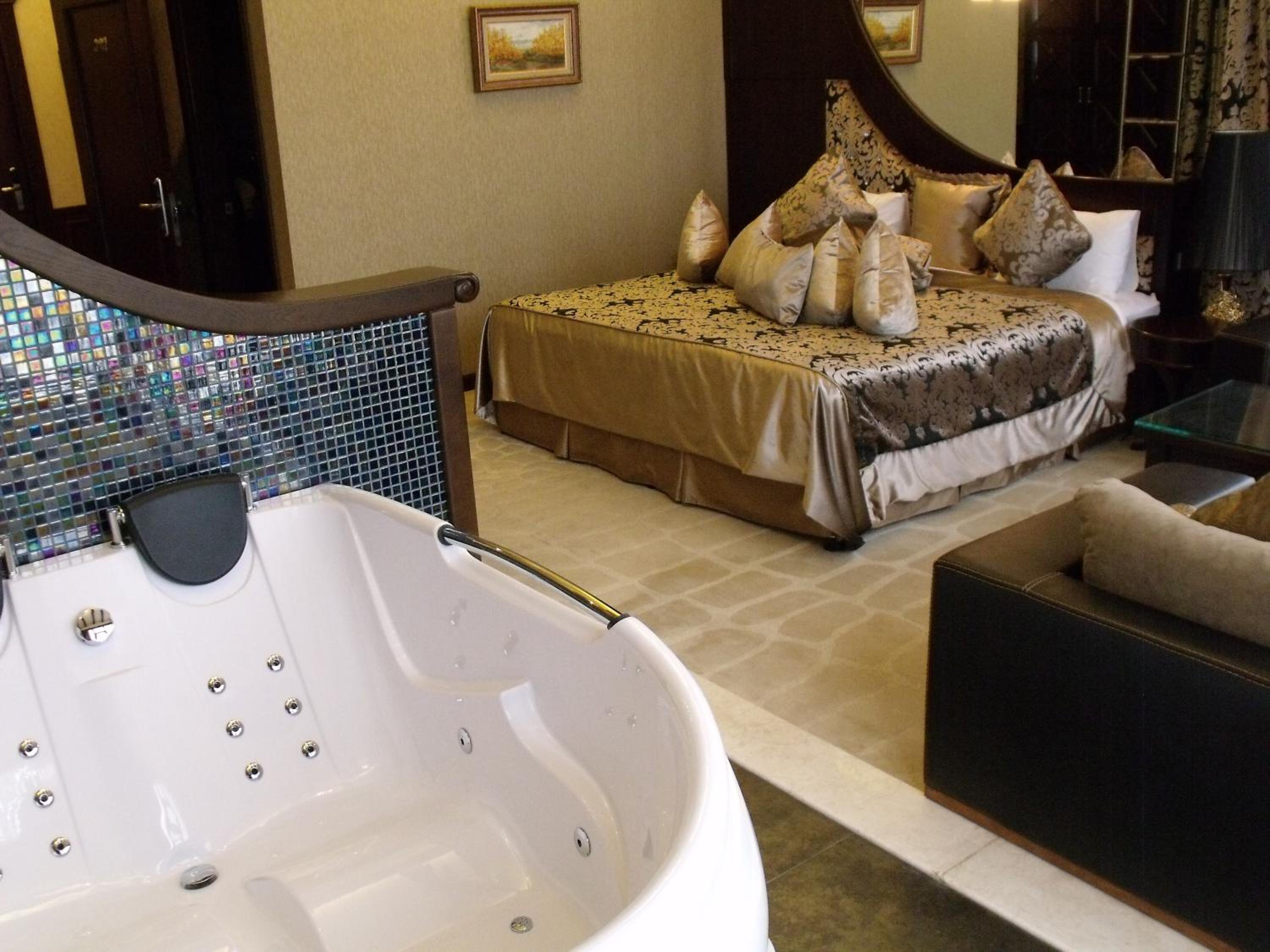 Royal Suite photo 2