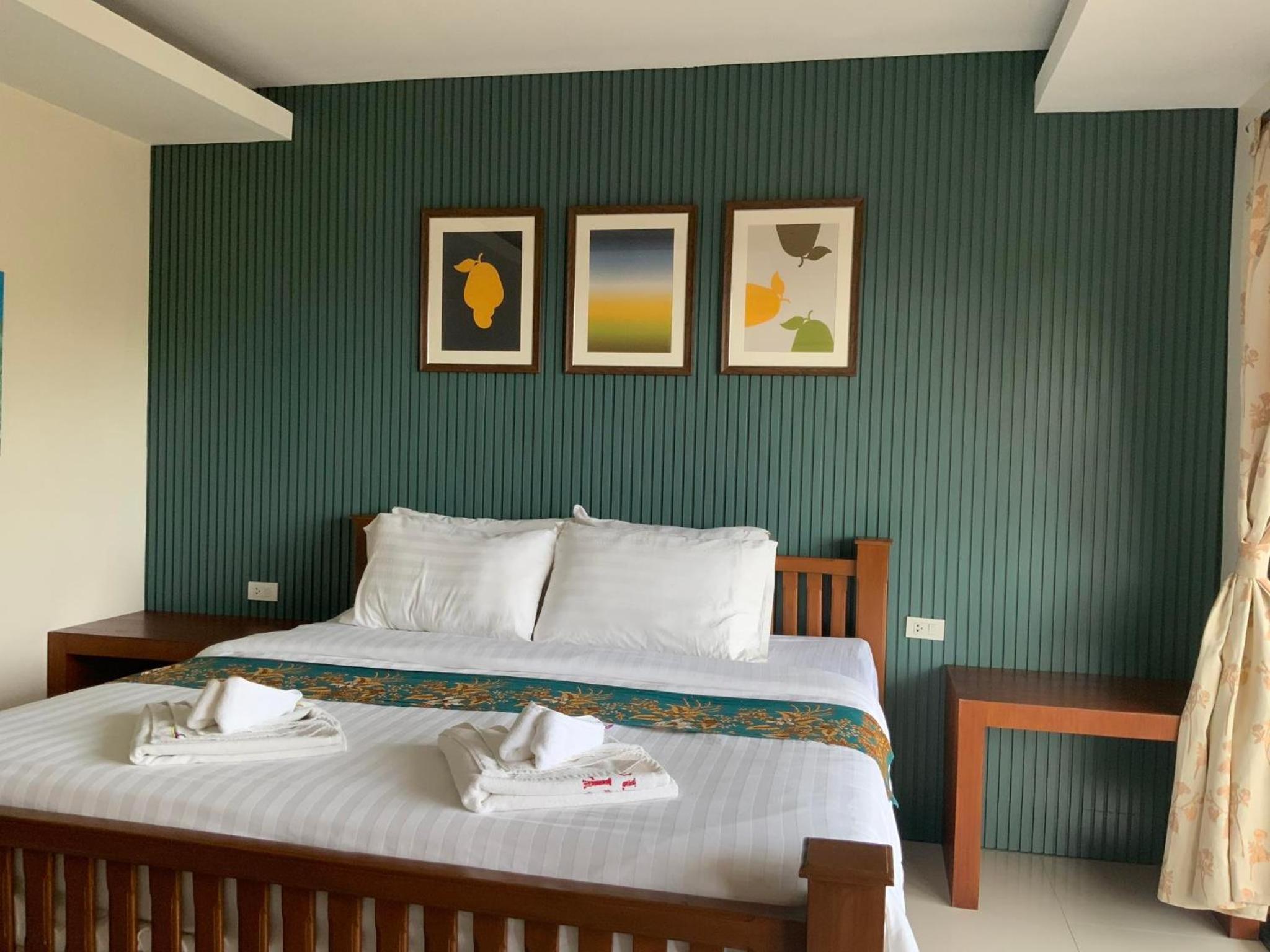 Deluxe Double Room (3 Adults)  photo 2