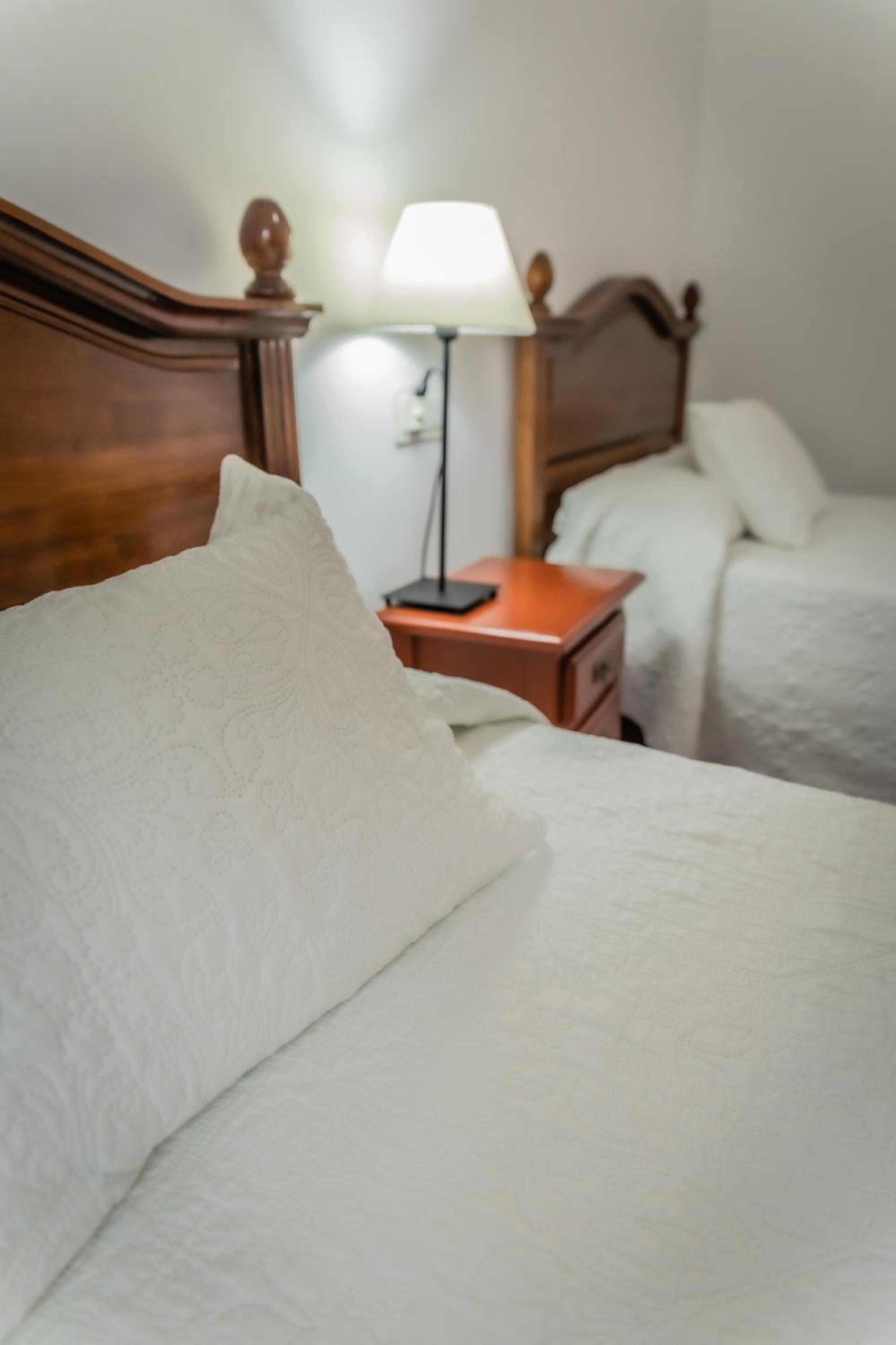 Economy Twin Room - Photo 9