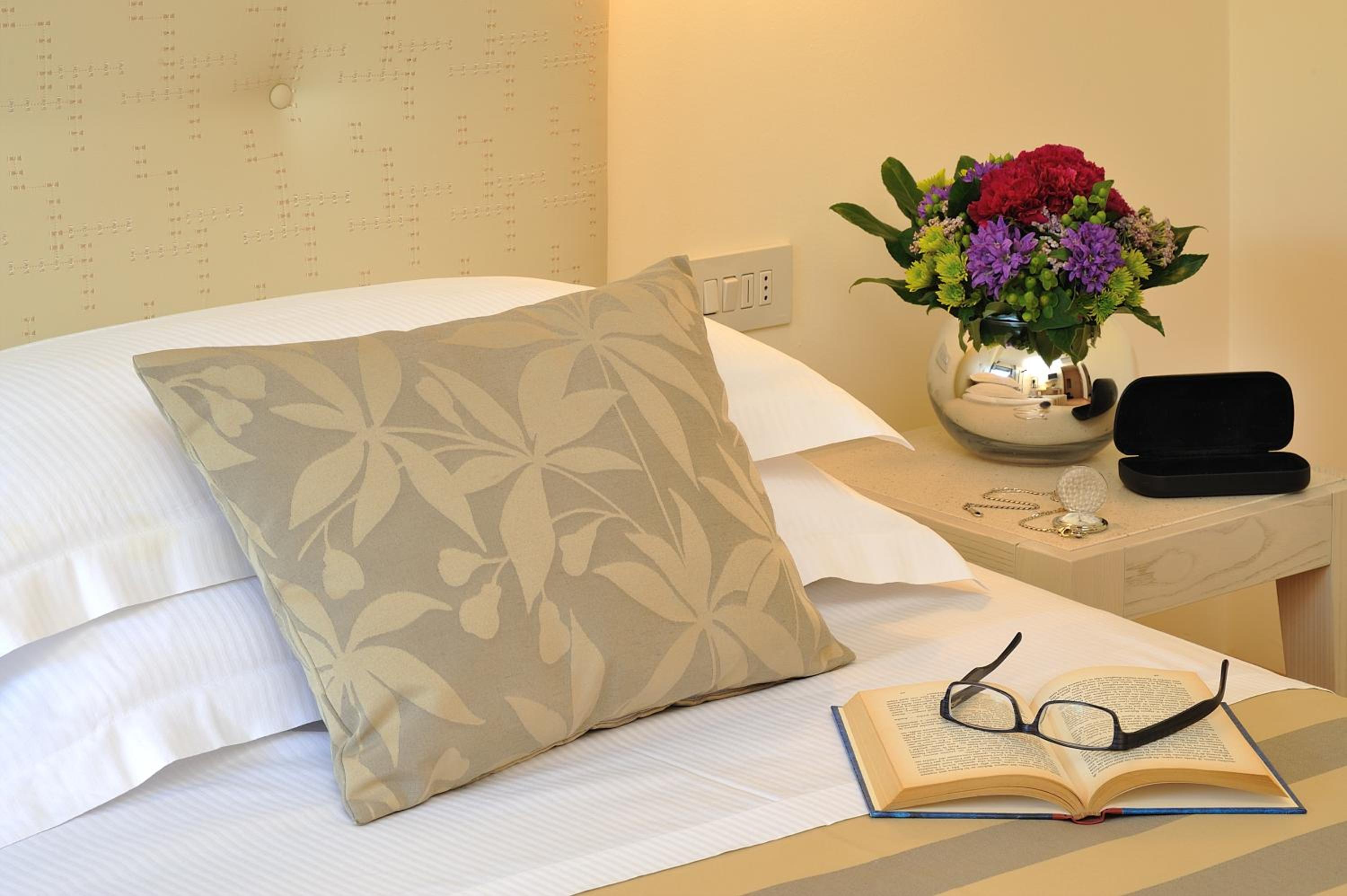 Business Twin Room - Photo 3