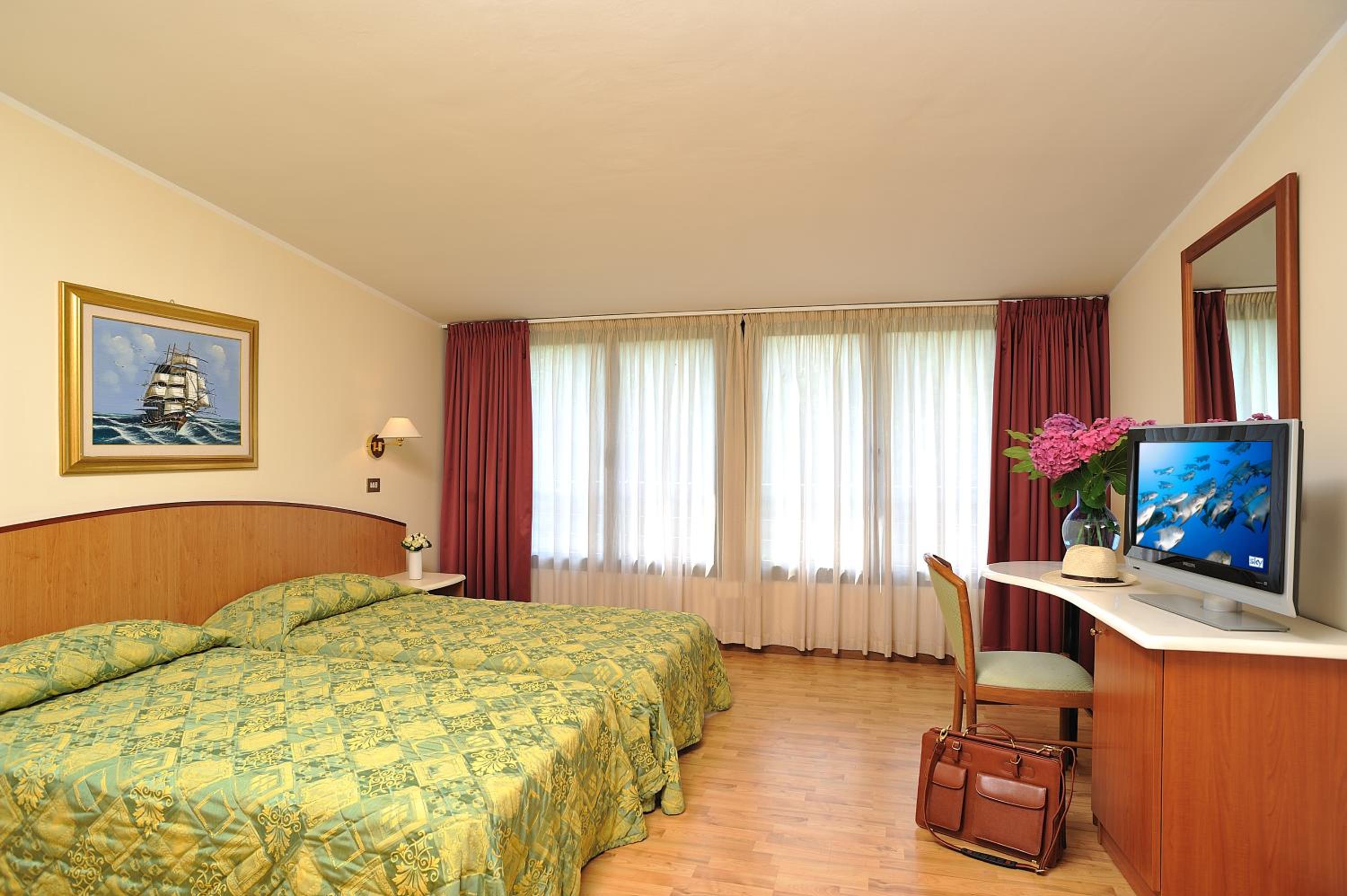 Standard Twin Room - Photo 2