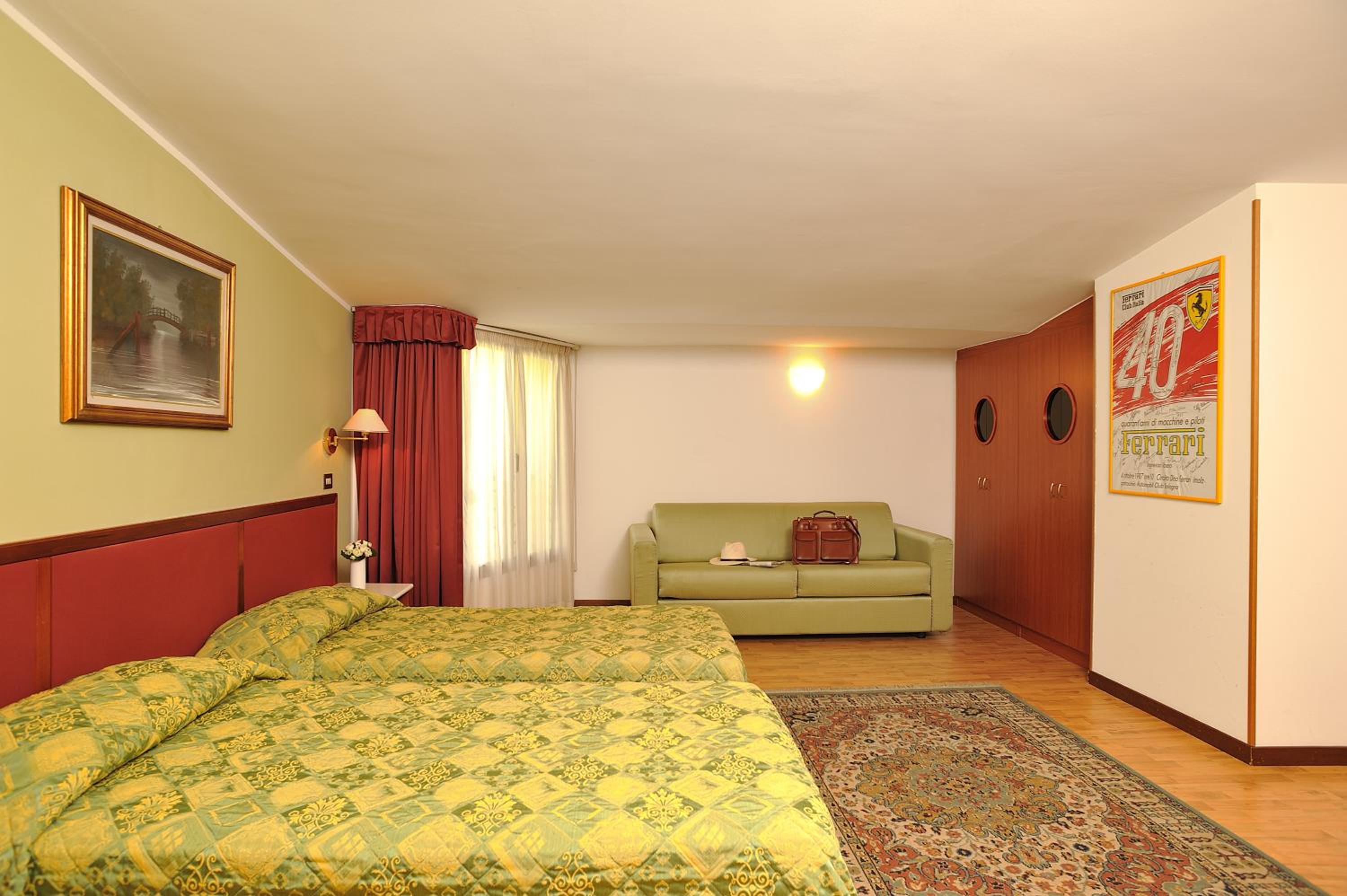 Standard Twin Room - Photo 1