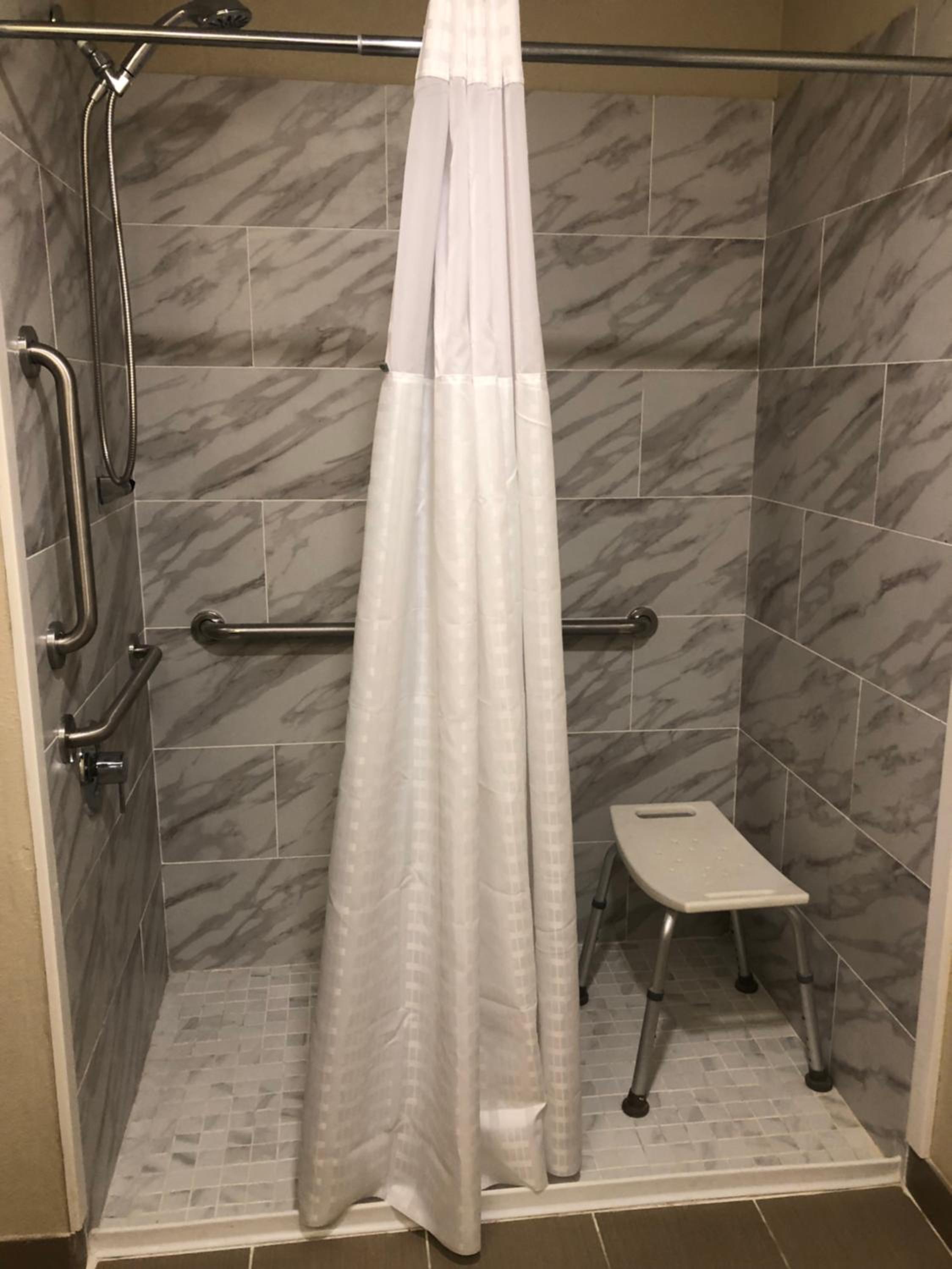 King Room with Roll-In Shower - Mobility Access/Non-Smoking photo 2