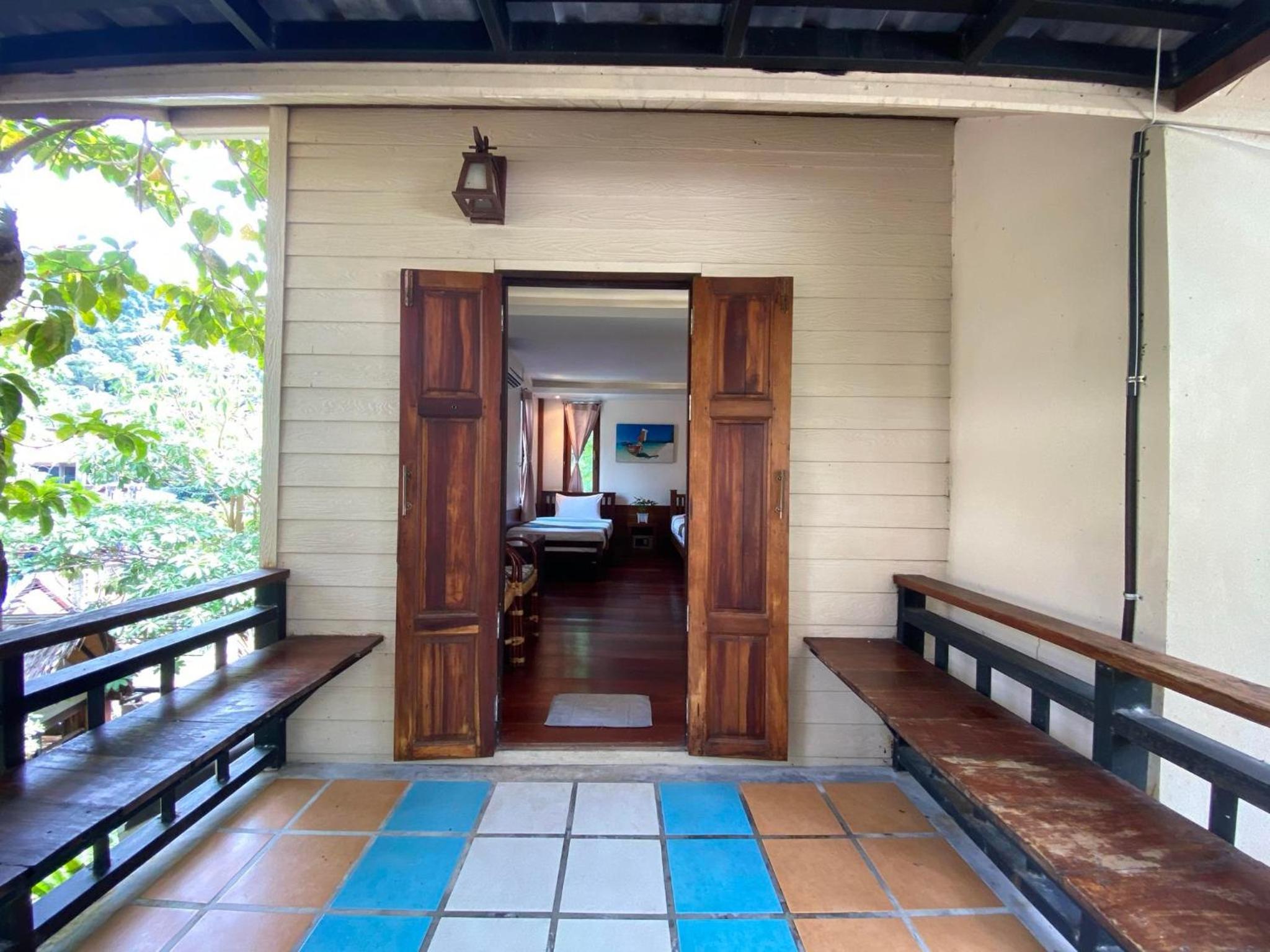 Deluxe Bungalow (3 Adults) photo 2