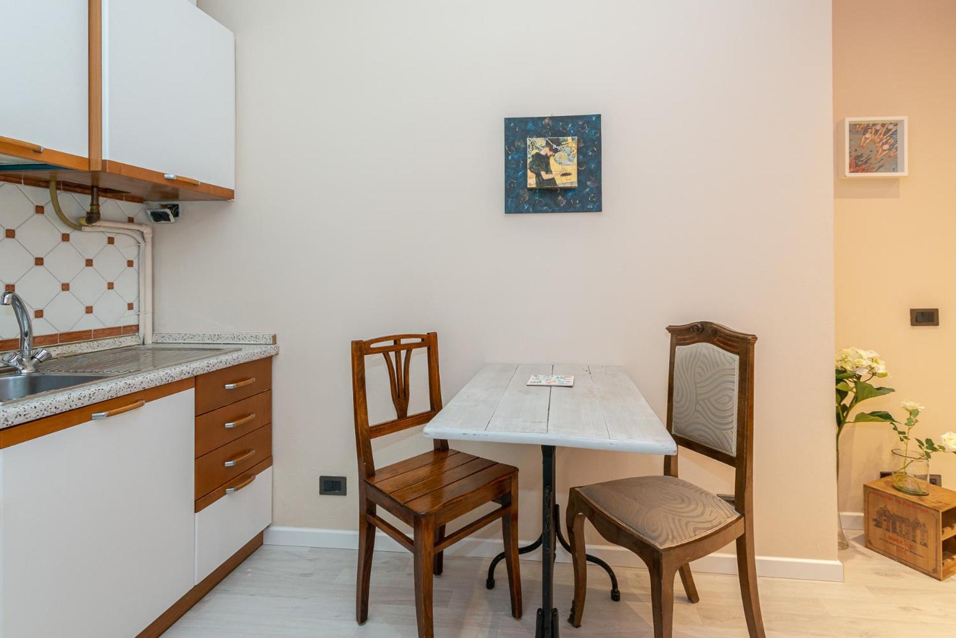 One-Bedroom Apartment photo 2