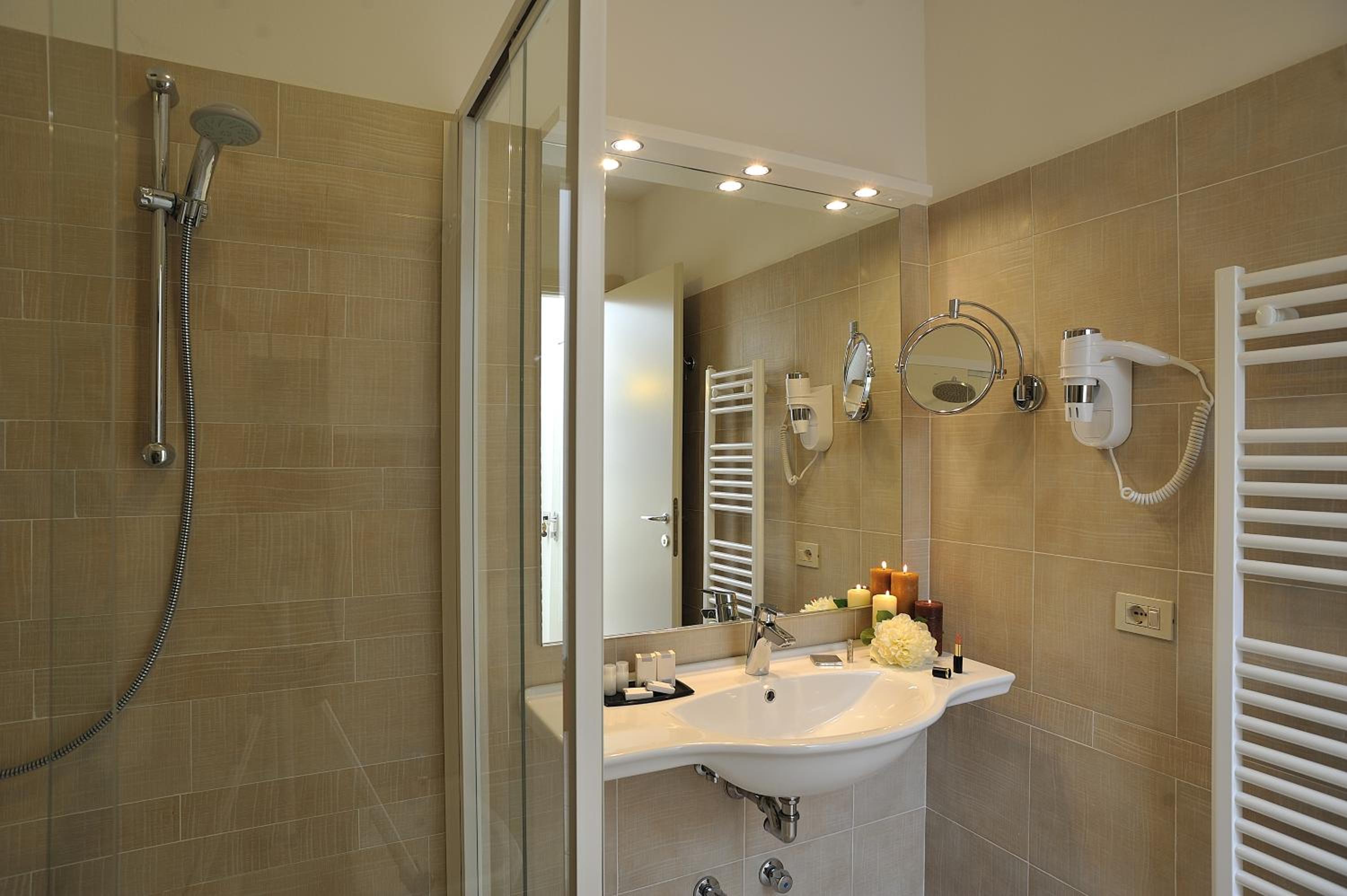 Business Double Room - Photo 5