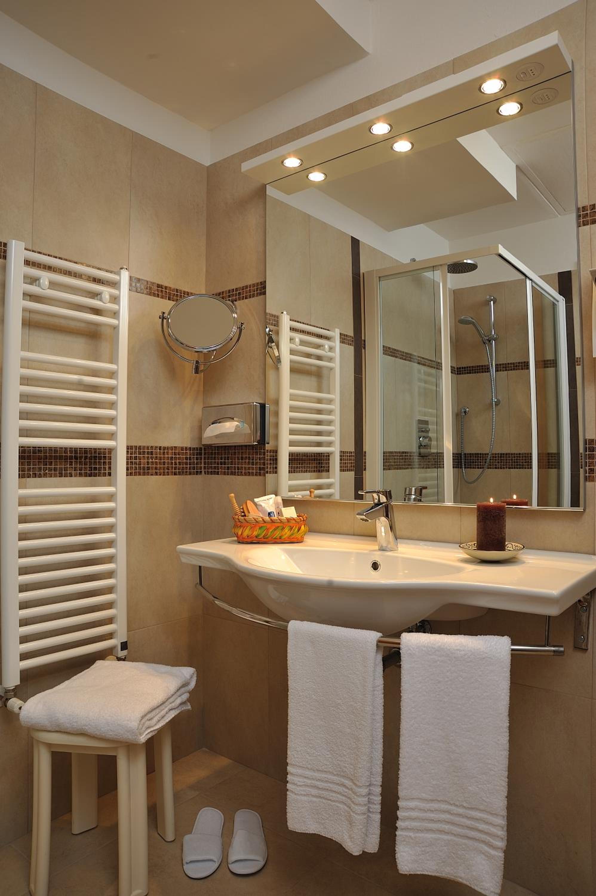 Business Twin Room - Photo 4