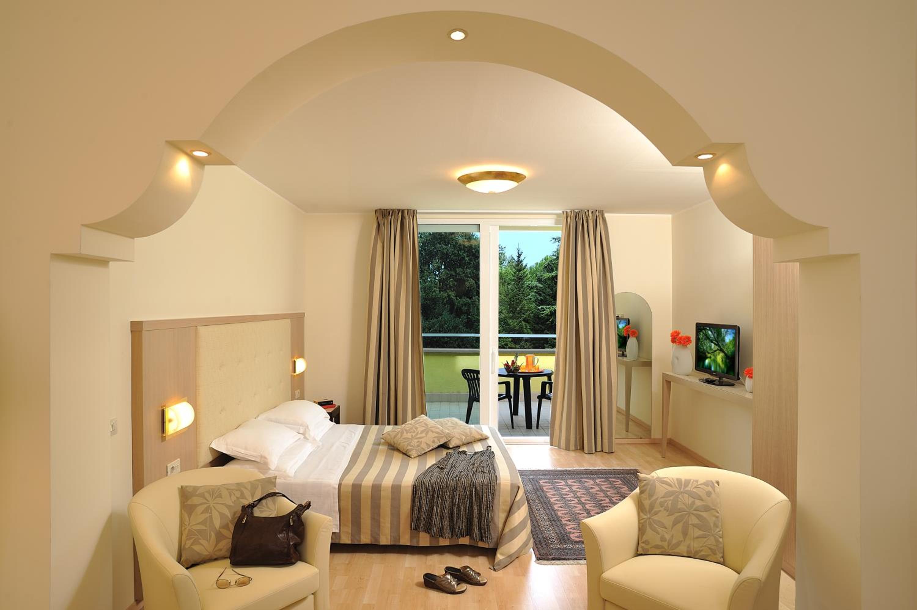 Suite - Photo 15