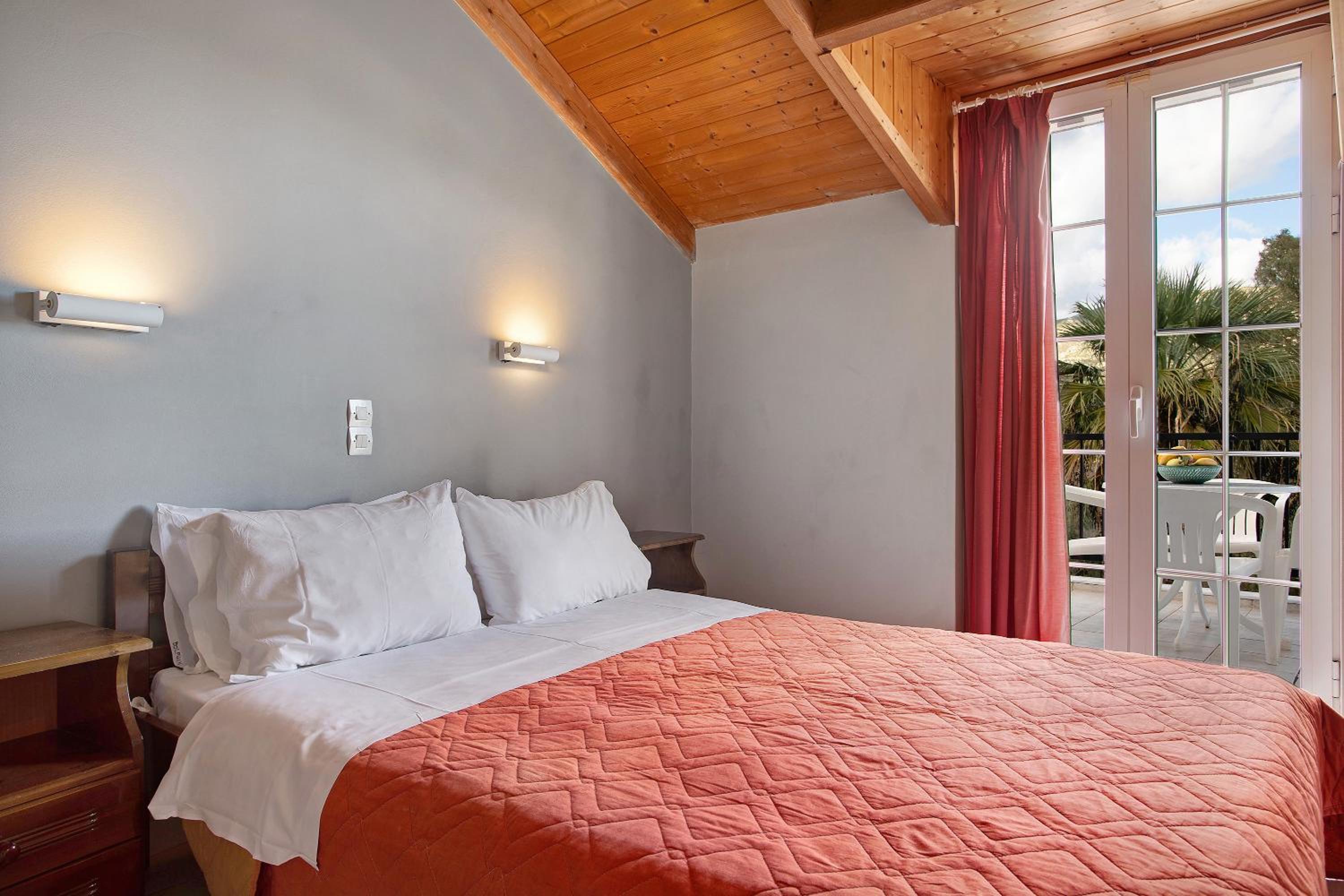 Two-Bedroom Deluxe Apartment with Ocean View photo 1