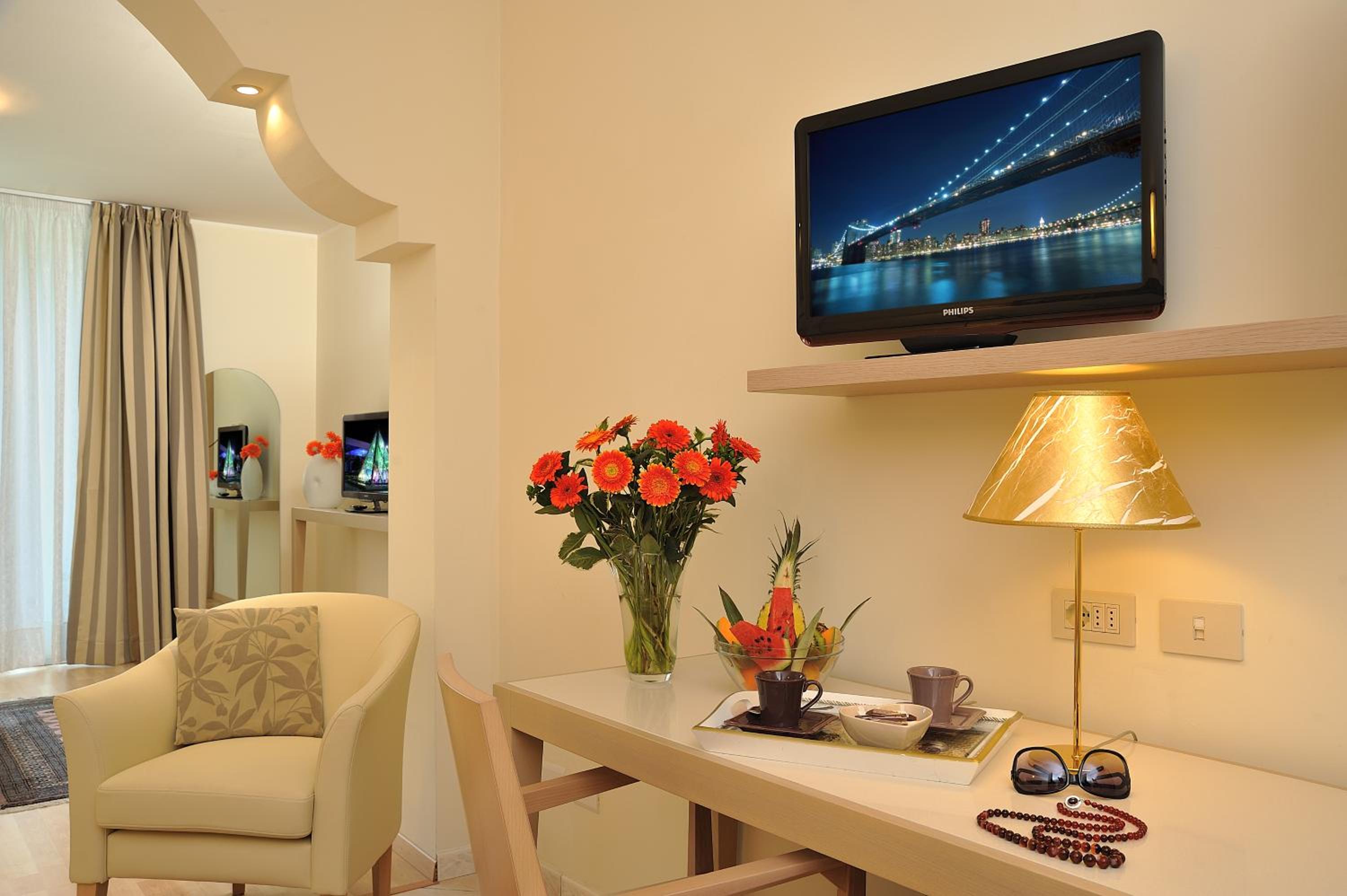 Suite - Photo 5