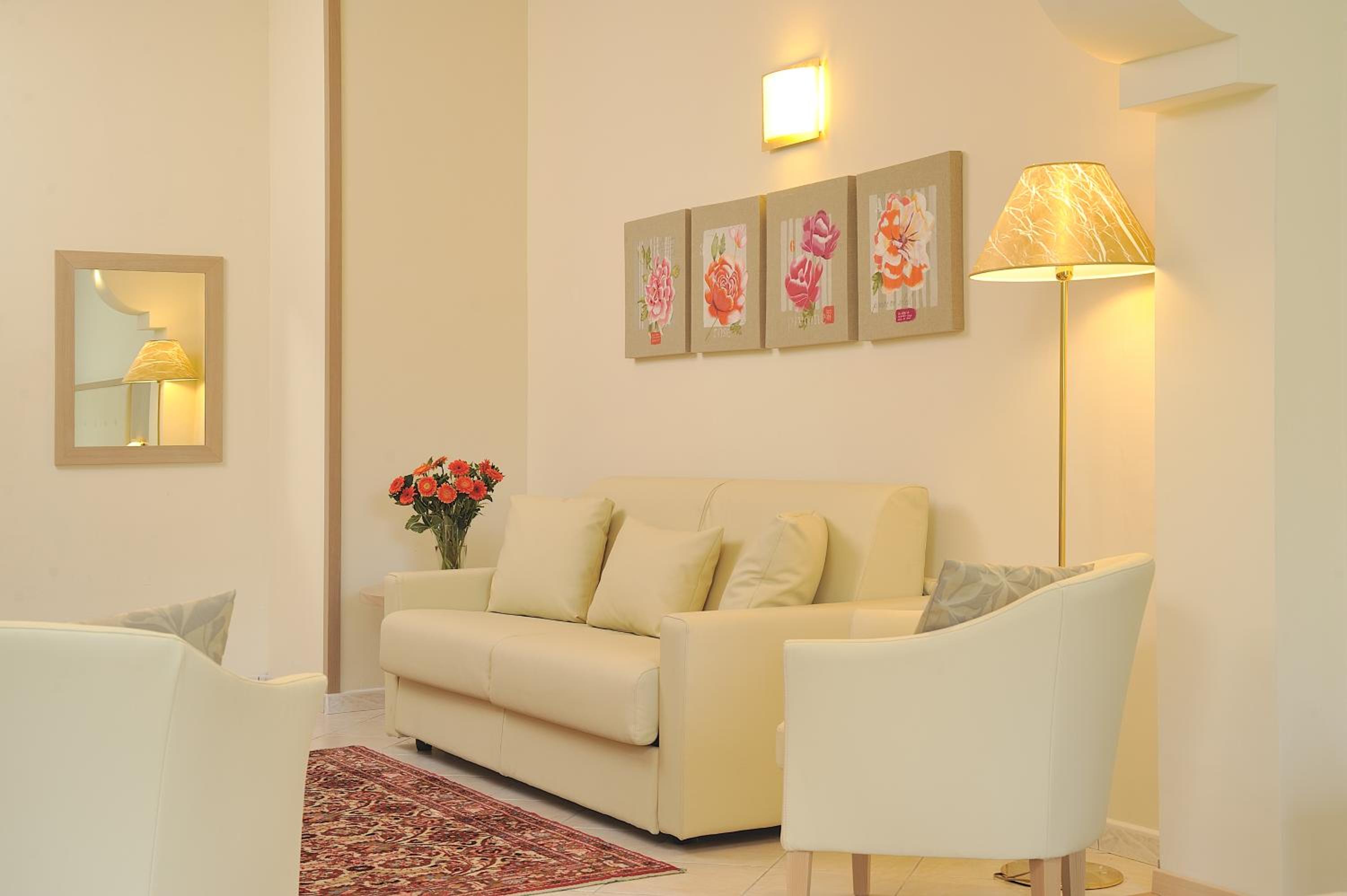 Suite - Photo 8