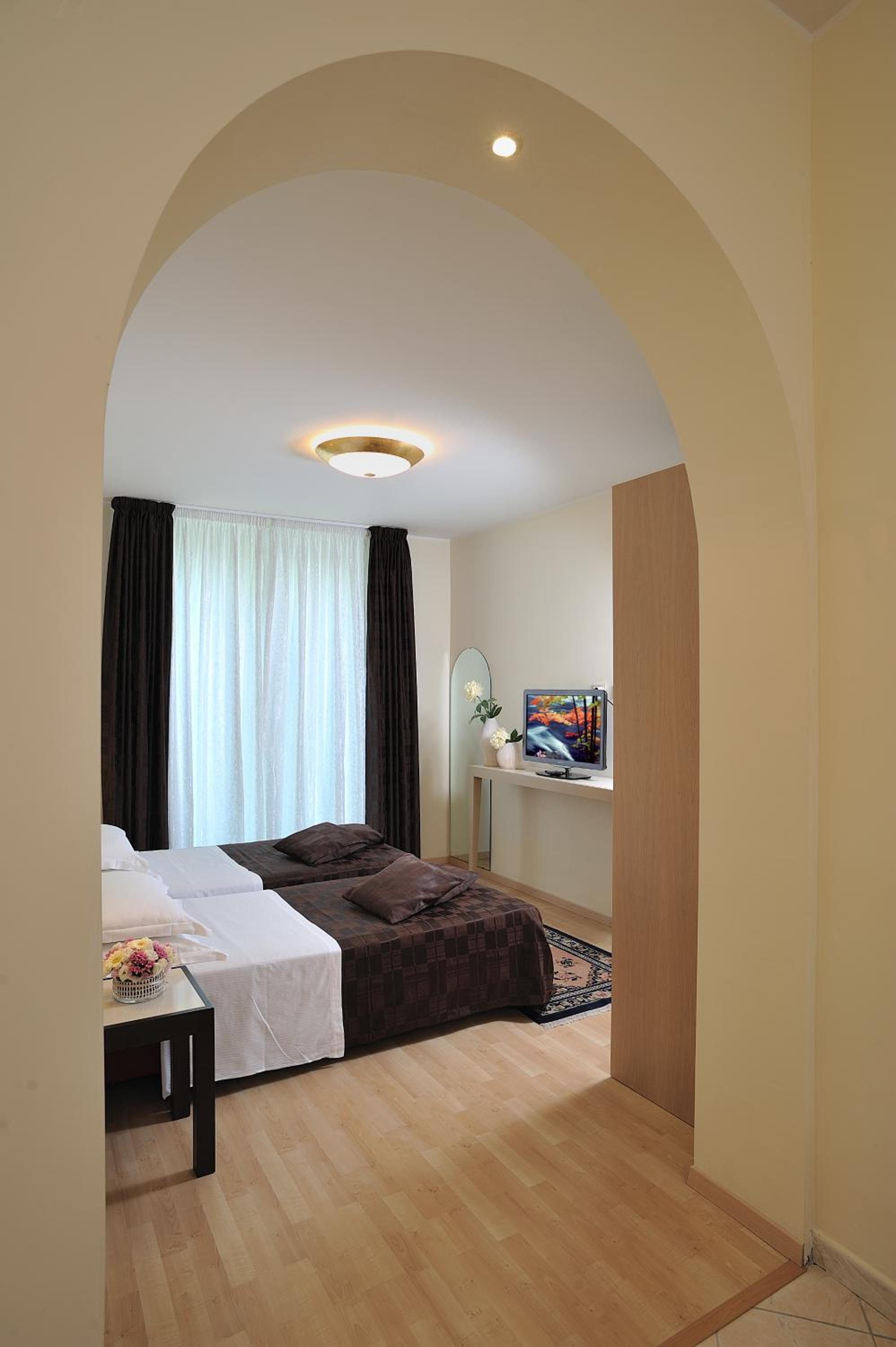 Suite - Photo 7