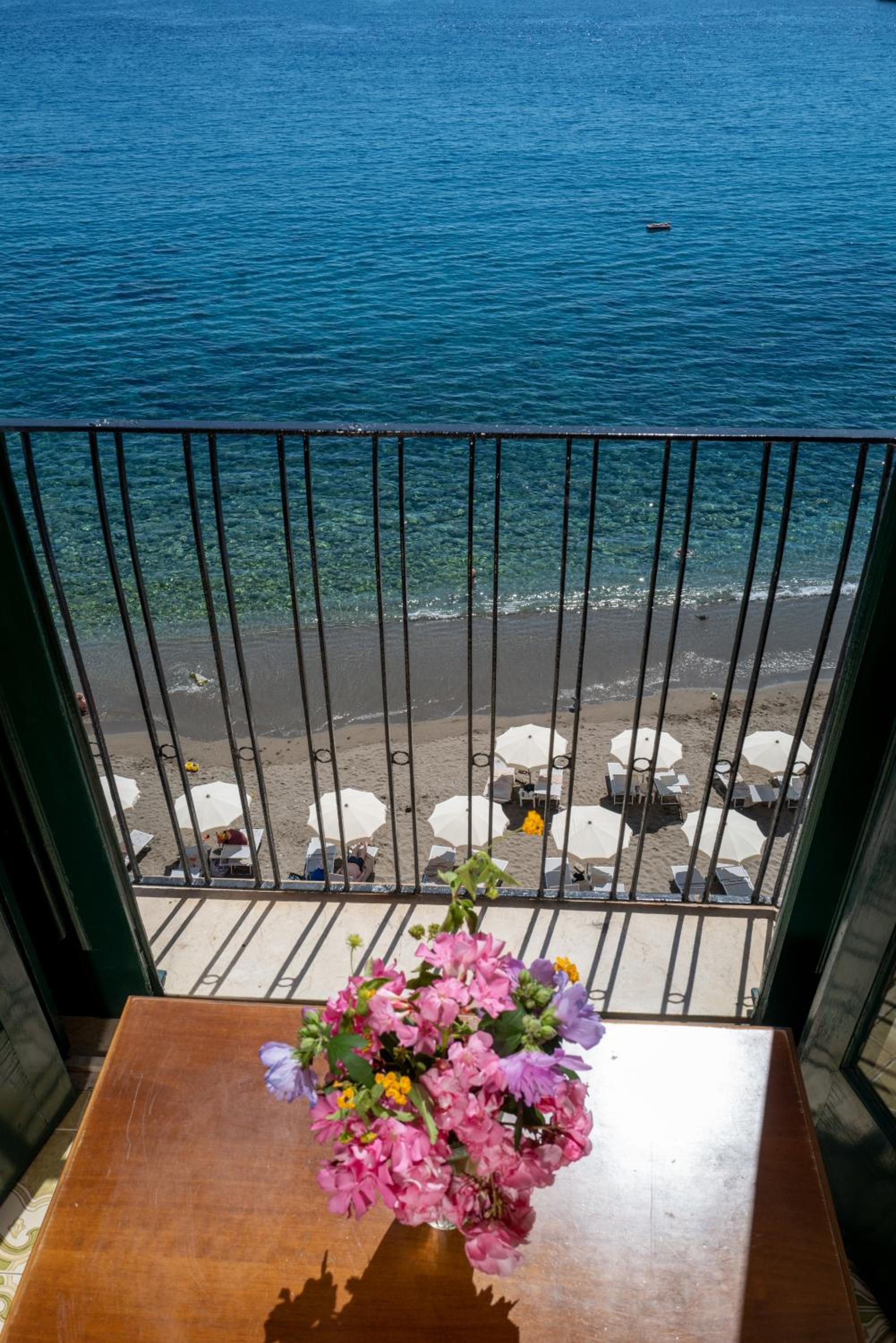 Triple Room with Sea View - Photo 9